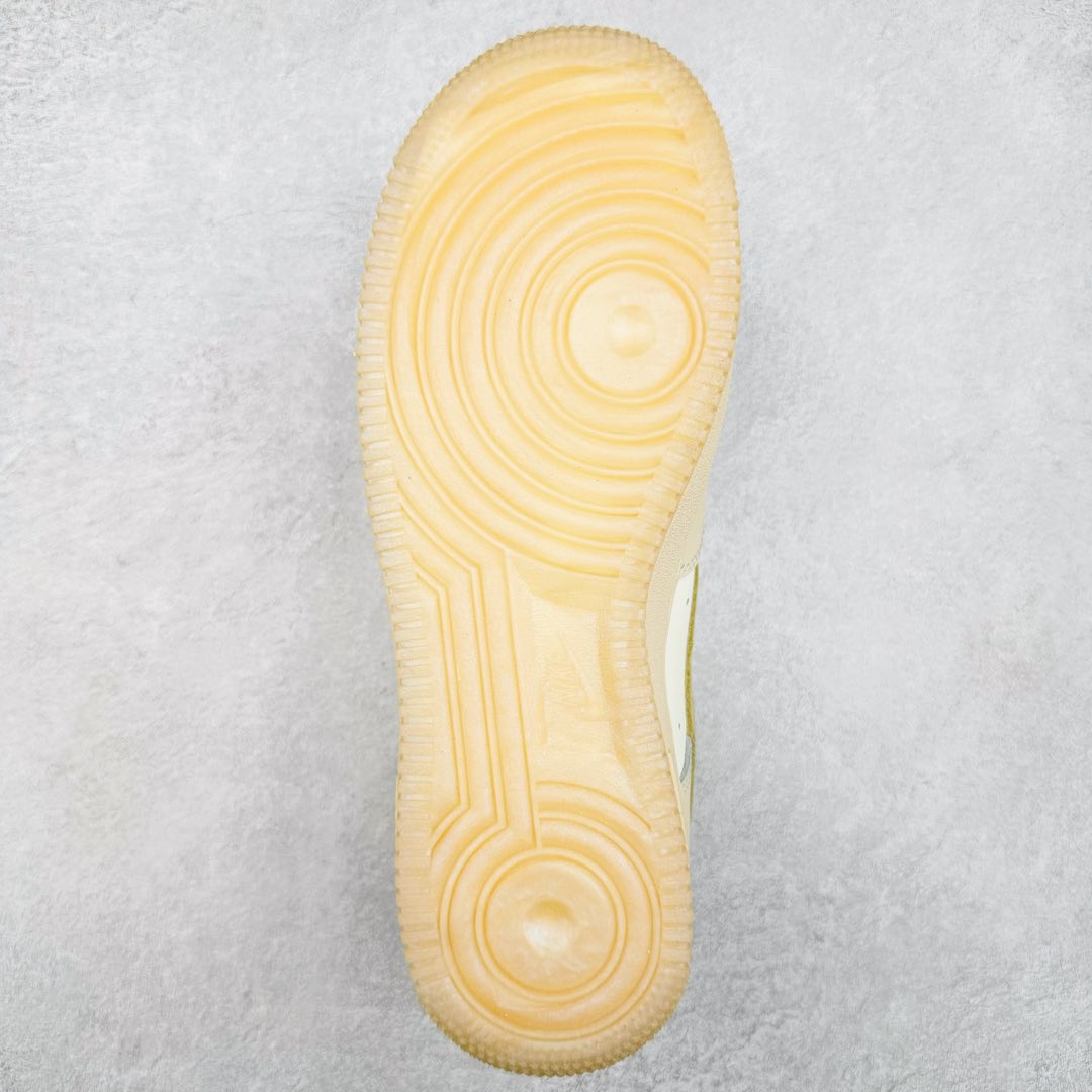 图片[9]-＃纯原 NK Air Force 1 Low \’07 空军一号低帮经典板鞋 CNY蛇年限定 HV5990-172 大厂出品 同步官方全新版本 不规则波浪大底咬花 全鞋电脑针车 工整有序 视觉效果满分 原厂拉帮手法 标准四线 密度针距针孔大小控制到位 原装反口里网布海绵 正确卡色网眼大小 新版鞋撑改用纸团代替 原厂港宝加持完美还原灵魂版型 原盒原配从里到外百分百还原 原厂全头层原厂皮料 原标原盒 内置Sole气垫 中底白色背胶 中底划线 已经无限的接近公司 原厂楦头 原厂刺绣 后跟弧度修正 独家私模 尺码：35.5 36 36.5 37.5 38 38.5 39 40 40.5 41 42 42.5 43 44 44.5 45 46-选品中心