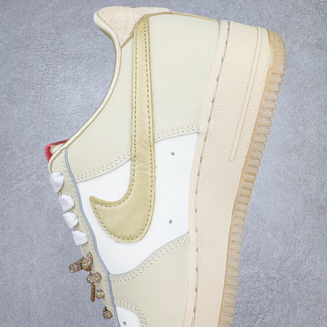 图片[7]-＃纯原 NK Air Force 1 Low \’07 空军一号低帮经典板鞋 CNY蛇年限定 HV5990-172 大厂出品 同步官方全新版本 不规则波浪大底咬花 全鞋电脑针车 工整有序 视觉效果满分 原厂拉帮手法 标准四线 密度针距针孔大小控制到位 原装反口里网布海绵 正确卡色网眼大小 新版鞋撑改用纸团代替 原厂港宝加持完美还原灵魂版型 原盒原配从里到外百分百还原 原厂全头层原厂皮料 原标原盒 内置Sole气垫 中底白色背胶 中底划线 已经无限的接近公司 原厂楦头 原厂刺绣 后跟弧度修正 独家私模 尺码：35.5 36 36.5 37.5 38 38.5 39 40 40.5 41 42 42.5 43 44 44.5 45 46-选品中心