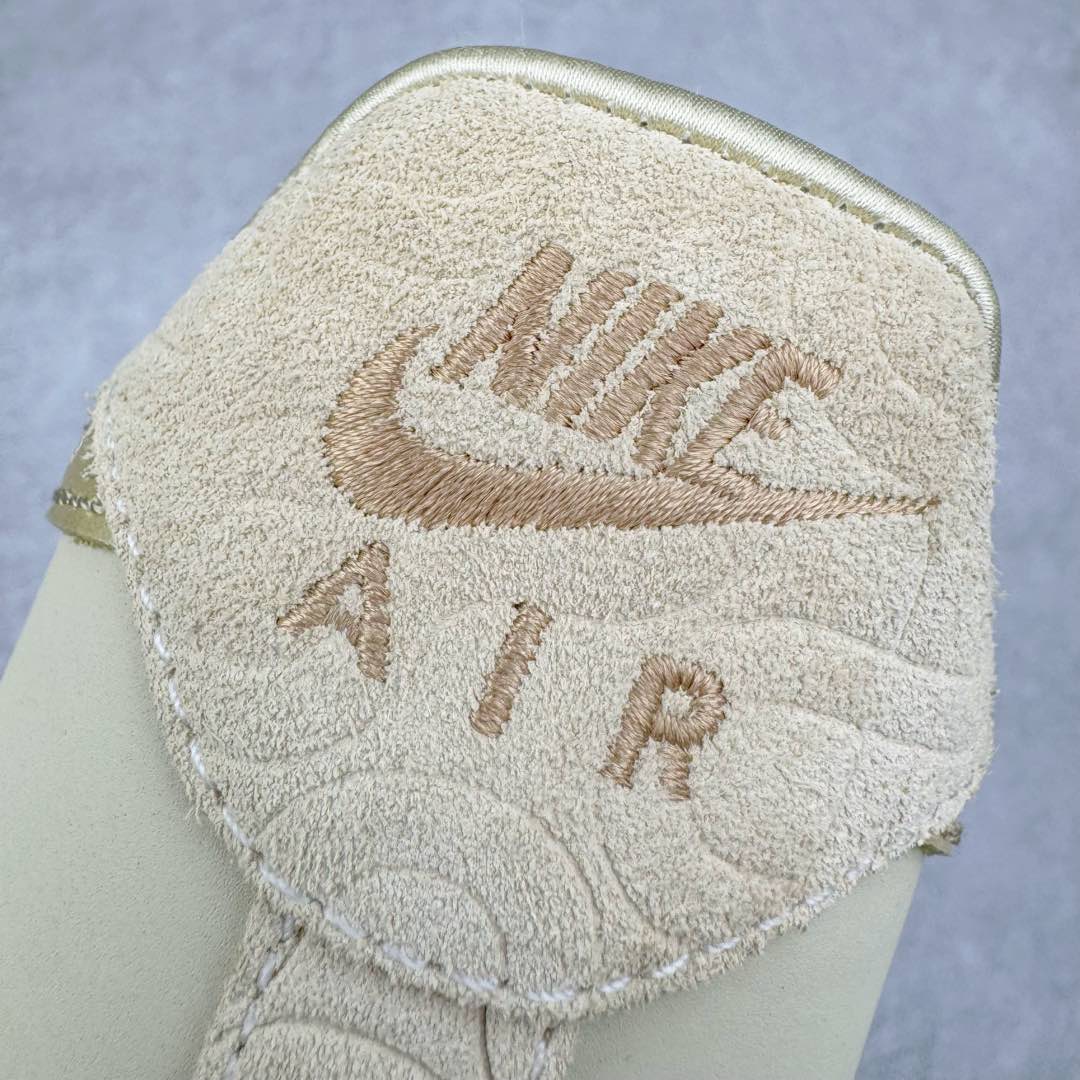 图片[13]-＃纯原 NK Air Force 1 Low \’07 空军一号低帮经典板鞋 CNY蛇年限定 HV5990-172 大厂出品 同步官方全新版本 不规则波浪大底咬花 全鞋电脑针车 工整有序 视觉效果满分 原厂拉帮手法 标准四线 密度针距针孔大小控制到位 原装反口里网布海绵 正确卡色网眼大小 新版鞋撑改用纸团代替 原厂港宝加持完美还原灵魂版型 原盒原配从里到外百分百还原 原厂全头层原厂皮料 原标原盒 内置Sole气垫 中底白色背胶 中底划线 已经无限的接近公司 原厂楦头 原厂刺绣 后跟弧度修正 独家私模 尺码：35.5 36 36.5 37.5 38 38.5 39 40 40.5 41 42 42.5 43 44 44.5 45 46-选品中心