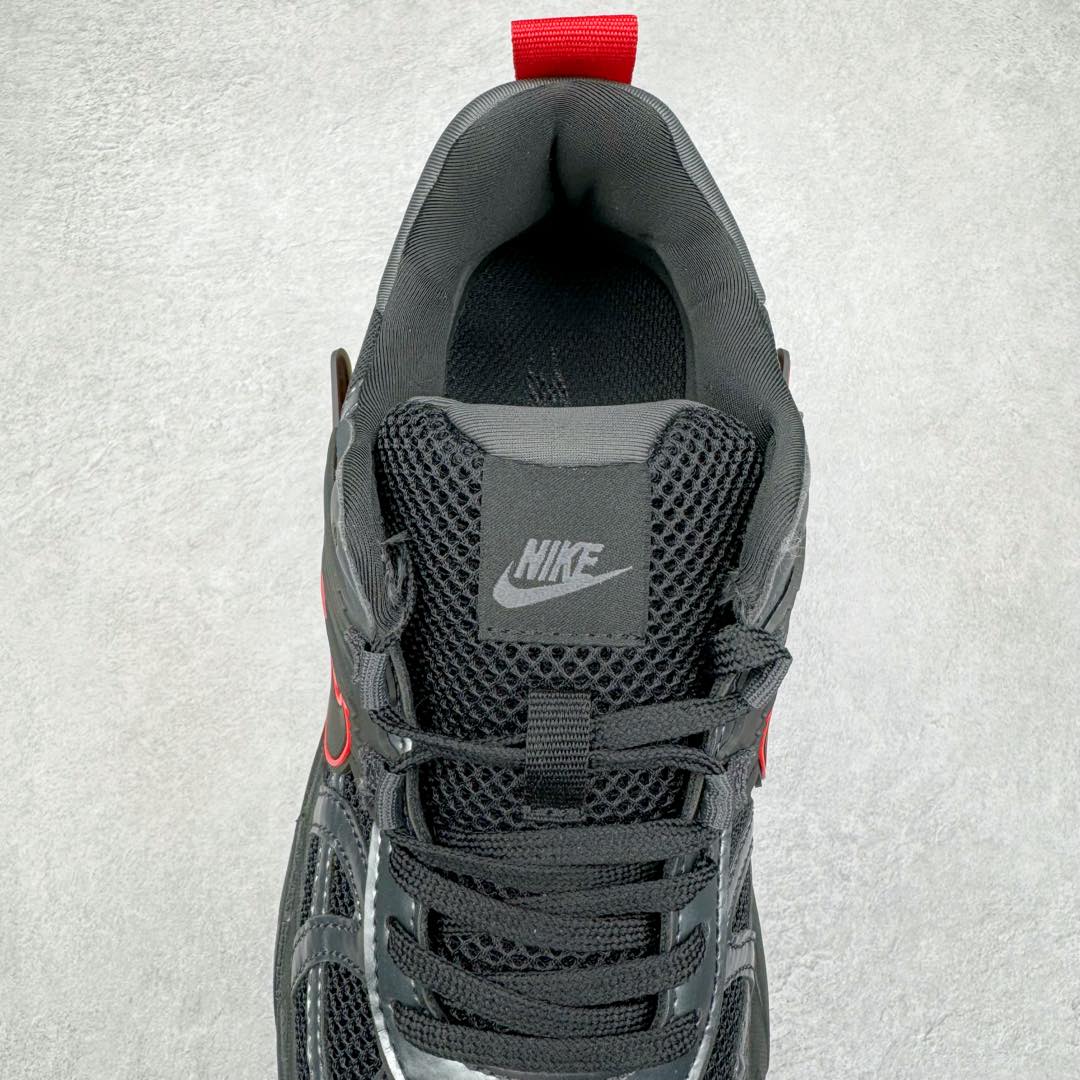 图片[5]-NK V2K Runtekk 减震防滑低帮 复古老爹鞋跑步鞋 HJ4497-001 鞋款被命名为 Runtekk 设计上借鉴了 2000 年的跑鞋风格 配色上以金属银为主调 简练又有复古运动气质 材质上使用大面积网眼、皮革、TPU 组成 支撑和透气性肯定不错 中底处由 Cushlon 泡绵打造 保证在压马路时可以提供优秀脚感 并通过一手做旧氧化效果突出复古感 中底造型很容易让大家联想到巴黎世家3XL 增高效果同样不能忽视 尺码：36 36.5 37.5 38 38.5 39 40 40.5 41 42 42.5 43 44 44.5 45-选品中心