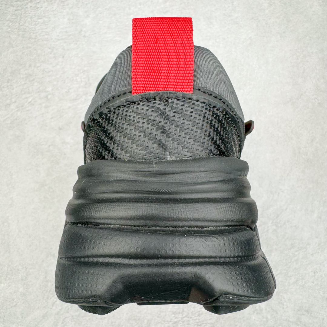 图片[8]-NK V2K Runtekk 减震防滑低帮 复古老爹鞋跑步鞋 HJ4497-001 鞋款被命名为 Runtekk 设计上借鉴了 2000 年的跑鞋风格 配色上以金属银为主调 简练又有复古运动气质 材质上使用大面积网眼、皮革、TPU 组成 支撑和透气性肯定不错 中底处由 Cushlon 泡绵打造 保证在压马路时可以提供优秀脚感 并通过一手做旧氧化效果突出复古感 中底造型很容易让大家联想到巴黎世家3XL 增高效果同样不能忽视 尺码：36 36.5 37.5 38 38.5 39 40 40.5 41 42 42.5 43 44 44.5 45-选品中心