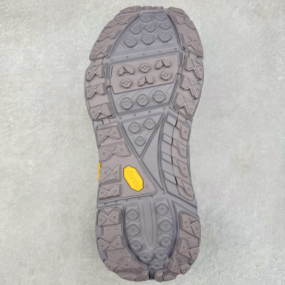 图片[9]-＃纯原 HOKA ONE ONE Tor Uitra Low 托亚潮流户外越野登山功能鞋 鞋款利用机能、户外、复古元素将都市型格与户外机能无缝结合 既能自由穿梭于城市的钢筋水泥之间 也能轻松演绎山系潮流搭配 全粒面皮革结合模压鞋口 提升持久耐穿度 直至鞋头的鞋带设计 舒适灵活的调节 搭配鞋头处HOKA ONE ONE飞翼纹饰 营造了个性十足的张扬气场 Tor Ultra 配备 Vibram® 鞋底与 EVA 和RMAT® 中底 给穿著者最佳的抓地力及舒适性 另外中底的金属摇杆可稳定脚部行程 当走过崎岖山路时依然让脚部得到平稳的感觉 而整对鞋以皮革和耐用尼龙布材打造 与坚固的鞋底相结合 可以牢固地支撑脚部和脚踝 另外外层搭载的Event技术 保持鞋履防水以及鞋内透气作用 尺码：36 36.5 37.5 38 38.5 39 40 40.5 41 42 42.5 43 44 44.5 45-选品中心