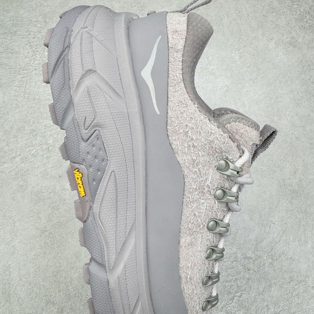 图片[6]-＃纯原 HOKA ONE ONE Tor Uitra Low 托亚潮流户外越野登山功能鞋 鞋款利用机能、户外、复古元素将都市型格与户外机能无缝结合 既能自由穿梭于城市的钢筋水泥之间 也能轻松演绎山系潮流搭配 全粒面皮革结合模压鞋口 提升持久耐穿度 直至鞋头的鞋带设计 舒适灵活的调节 搭配鞋头处HOKA ONE ONE飞翼纹饰 营造了个性十足的张扬气场 Tor Ultra 配备 Vibram® 鞋底与 EVA 和RMAT® 中底 给穿著者最佳的抓地力及舒适性 另外中底的金属摇杆可稳定脚部行程 当走过崎岖山路时依然让脚部得到平稳的感觉 而整对鞋以皮革和耐用尼龙布材打造 与坚固的鞋底相结合 可以牢固地支撑脚部和脚踝 另外外层搭载的Event技术 保持鞋履防水以及鞋内透气作用 尺码：36 36.5 37.5 38 38.5 39 40 40.5 41 42 42.5 43 44 44.5 45-选品中心