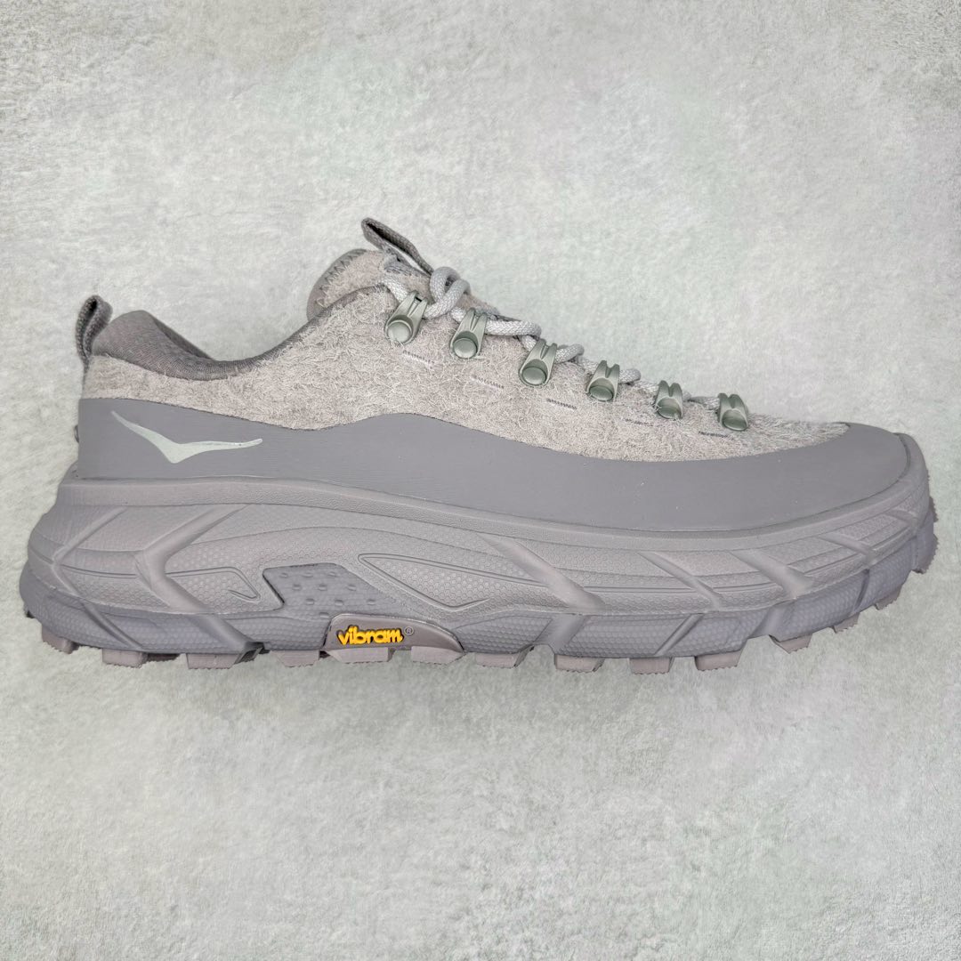 ＃纯原 HOKA ONE ONE Tor Uitra Low 托亚潮流户外越野登山功能鞋 鞋款利用机能、户外、复古元素将都市型格与户外机能无缝结合 既能自由穿梭于城市的钢筋水泥之间 也能轻松演绎山系潮流搭配 全粒面皮革结合模压鞋口 提升持久耐穿度 直至鞋头的鞋带设计 舒适灵活的调节 搭配鞋头处HOKA ONE ONE飞翼纹饰 营造了个性十足的张扬气场 Tor Ultra 配备 Vibram® 鞋底与 EVA 和RMAT® 中底 给穿著者最佳的抓地力及舒适性 另外中底的金属摇杆可稳定脚部行程 当走过崎岖山路时依然让脚部得到平稳的感觉 而整对鞋以皮革和耐用尼龙布材打造 与坚固的鞋底相结合 可以牢固地支撑脚部和脚踝 另外外层搭载的Event技术 保持鞋履防水以及鞋内透气作用 尺码：36 36.5 37.5 38 38.5 39 40 40.5 41 42 42.5 43 44 44.5 45-选品中心