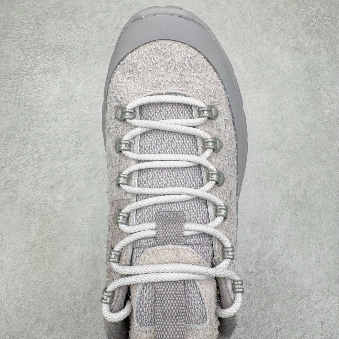 图片[4]-＃纯原 HOKA ONE ONE Tor Uitra Low 托亚潮流户外越野登山功能鞋 鞋款利用机能、户外、复古元素将都市型格与户外机能无缝结合 既能自由穿梭于城市的钢筋水泥之间 也能轻松演绎山系潮流搭配 全粒面皮革结合模压鞋口 提升持久耐穿度 直至鞋头的鞋带设计 舒适灵活的调节 搭配鞋头处HOKA ONE ONE飞翼纹饰 营造了个性十足的张扬气场 Tor Ultra 配备 Vibram® 鞋底与 EVA 和RMAT® 中底 给穿著者最佳的抓地力及舒适性 另外中底的金属摇杆可稳定脚部行程 当走过崎岖山路时依然让脚部得到平稳的感觉 而整对鞋以皮革和耐用尼龙布材打造 与坚固的鞋底相结合 可以牢固地支撑脚部和脚踝 另外外层搭载的Event技术 保持鞋履防水以及鞋内透气作用 尺码：36 36.5 37.5 38 38.5 39 40 40.5 41 42 42.5 43 44 44.5 45-选品中心