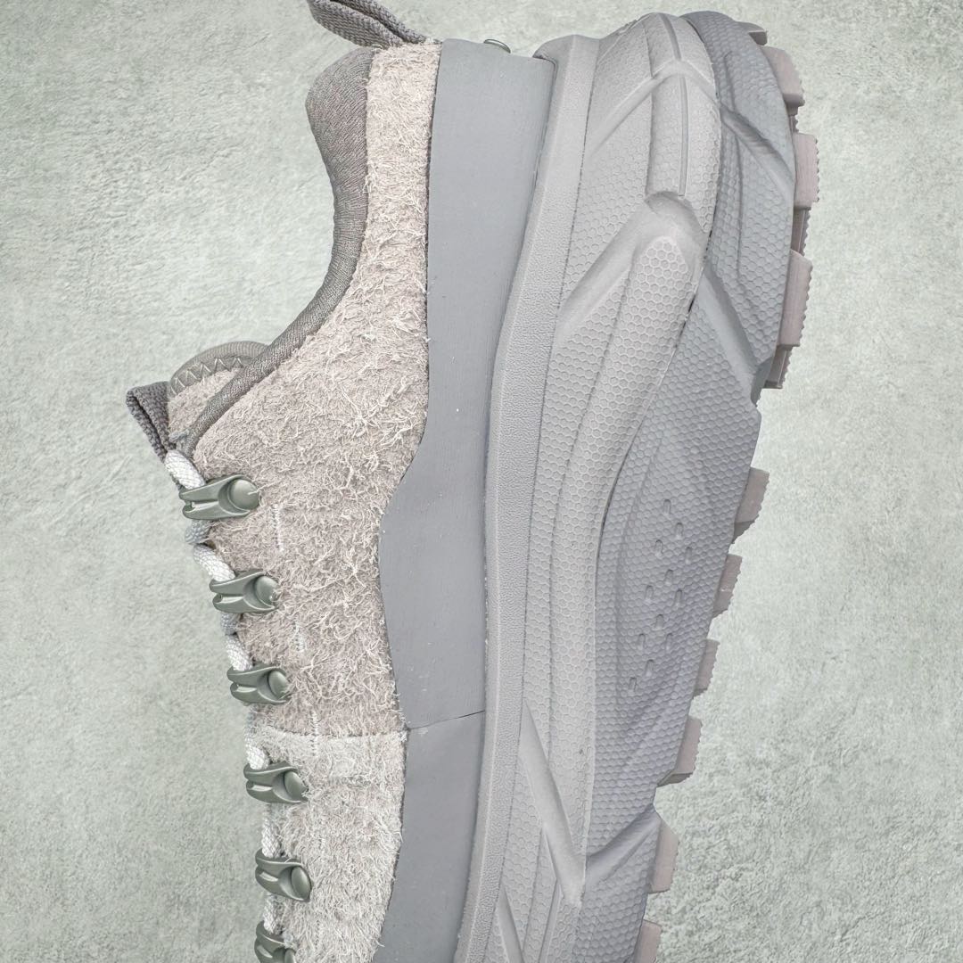 图片[7]-＃纯原 HOKA ONE ONE Tor Uitra Low 托亚潮流户外越野登山功能鞋 鞋款利用机能、户外、复古元素将都市型格与户外机能无缝结合 既能自由穿梭于城市的钢筋水泥之间 也能轻松演绎山系潮流搭配 全粒面皮革结合模压鞋口 提升持久耐穿度 直至鞋头的鞋带设计 舒适灵活的调节 搭配鞋头处HOKA ONE ONE飞翼纹饰 营造了个性十足的张扬气场 Tor Ultra 配备 Vibram® 鞋底与 EVA 和RMAT® 中底 给穿著者最佳的抓地力及舒适性 另外中底的金属摇杆可稳定脚部行程 当走过崎岖山路时依然让脚部得到平稳的感觉 而整对鞋以皮革和耐用尼龙布材打造 与坚固的鞋底相结合 可以牢固地支撑脚部和脚踝 另外外层搭载的Event技术 保持鞋履防水以及鞋内透气作用 尺码：36 36.5 37.5 38 38.5 39 40 40.5 41 42 42.5 43 44 44.5 45-选品中心