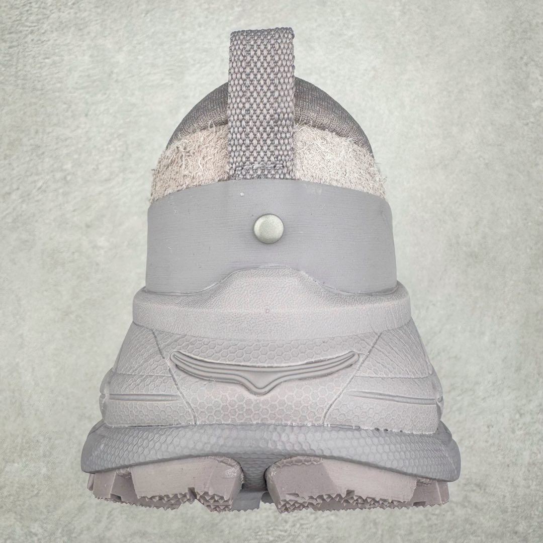 图片[8]-＃纯原 HOKA ONE ONE Tor Uitra Low 托亚潮流户外越野登山功能鞋 鞋款利用机能、户外、复古元素将都市型格与户外机能无缝结合 既能自由穿梭于城市的钢筋水泥之间 也能轻松演绎山系潮流搭配 全粒面皮革结合模压鞋口 提升持久耐穿度 直至鞋头的鞋带设计 舒适灵活的调节 搭配鞋头处HOKA ONE ONE飞翼纹饰 营造了个性十足的张扬气场 Tor Ultra 配备 Vibram® 鞋底与 EVA 和RMAT® 中底 给穿著者最佳的抓地力及舒适性 另外中底的金属摇杆可稳定脚部行程 当走过崎岖山路时依然让脚部得到平稳的感觉 而整对鞋以皮革和耐用尼龙布材打造 与坚固的鞋底相结合 可以牢固地支撑脚部和脚踝 另外外层搭载的Event技术 保持鞋履防水以及鞋内透气作用 尺码：36 36.5 37.5 38 38.5 39 40 40.5 41 42 42.5 43 44 44.5 45-选品中心