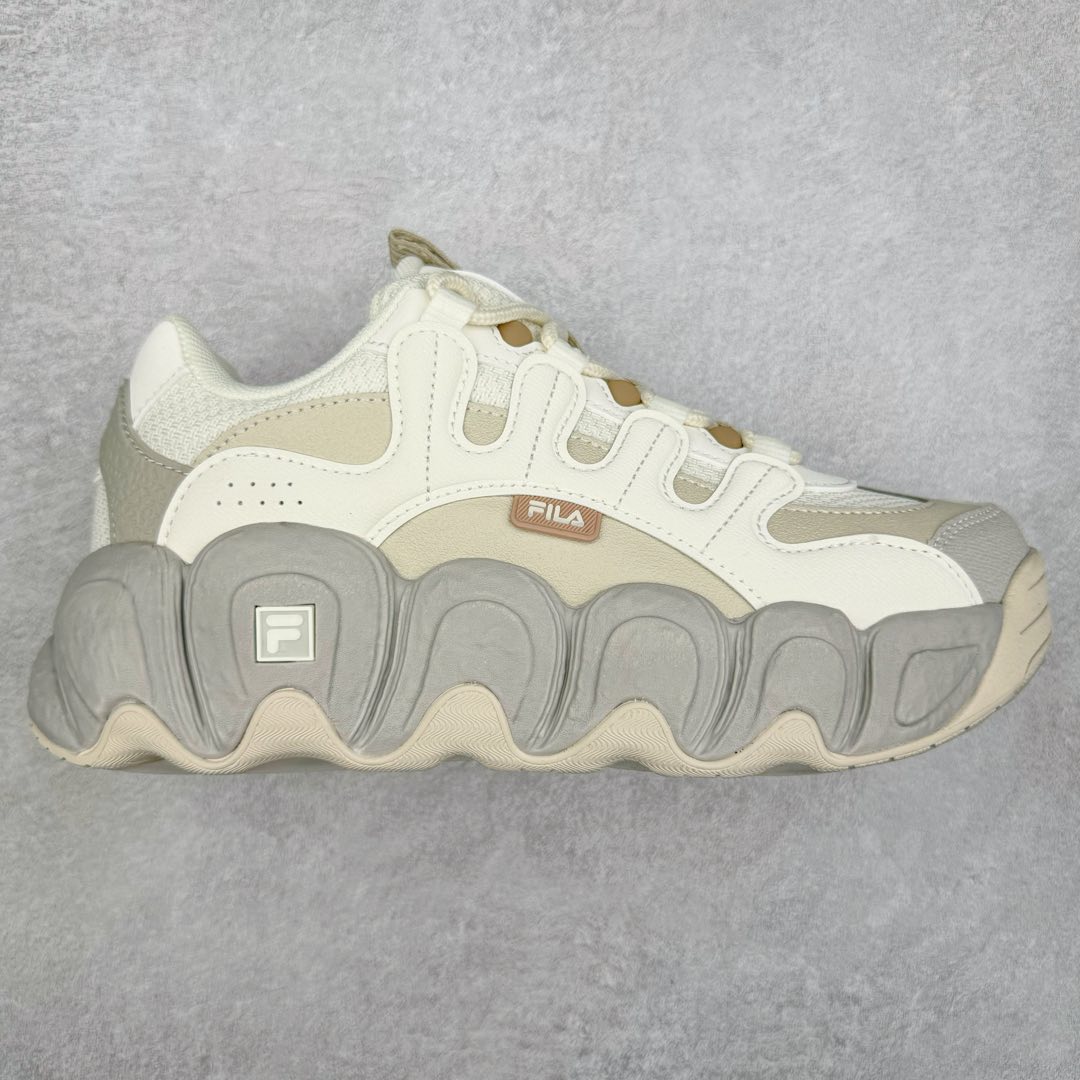 FILA originale collection Croissant 斐乐潮流Y2K复古潮牌防滑耐磨轻便低帮老爹鞋 FUSION 系列传承了 FILA 的百年基因，融入年轻运动及潮流文化，成为引领变革、创新突破的一代。以“1+N” 的跨界合作模式重现经典的同时创造经典。带来最出其不意的跨界合作惊喜。同时，FILAFUSION把FILA 的 DNA 融入到定制体验里，你可以随心制造厲于你的产品。FILA FUSION 的鞋家族涵盖了老爹鞋、跑步鞋、网球鞋、季节款。风格复古新潮，满足了时尚人士出行及各类运动的搭配需求，成为当下年轻人筷拥的鞋类品牌之一。FILA FUSION 走进年轻人的世界，通过年轻人运动，街舞，滑板，篮球，展现 FILA FUSION 的潮流态度和年轻文化。FILA FUSION 认为末来属于引领变革、创新突破的年轻一代，让我们一起构成 FILA 未来的蓝图吧！尺码：35.5 36 36.5 37.5 38 38.5 39 40-选品中心