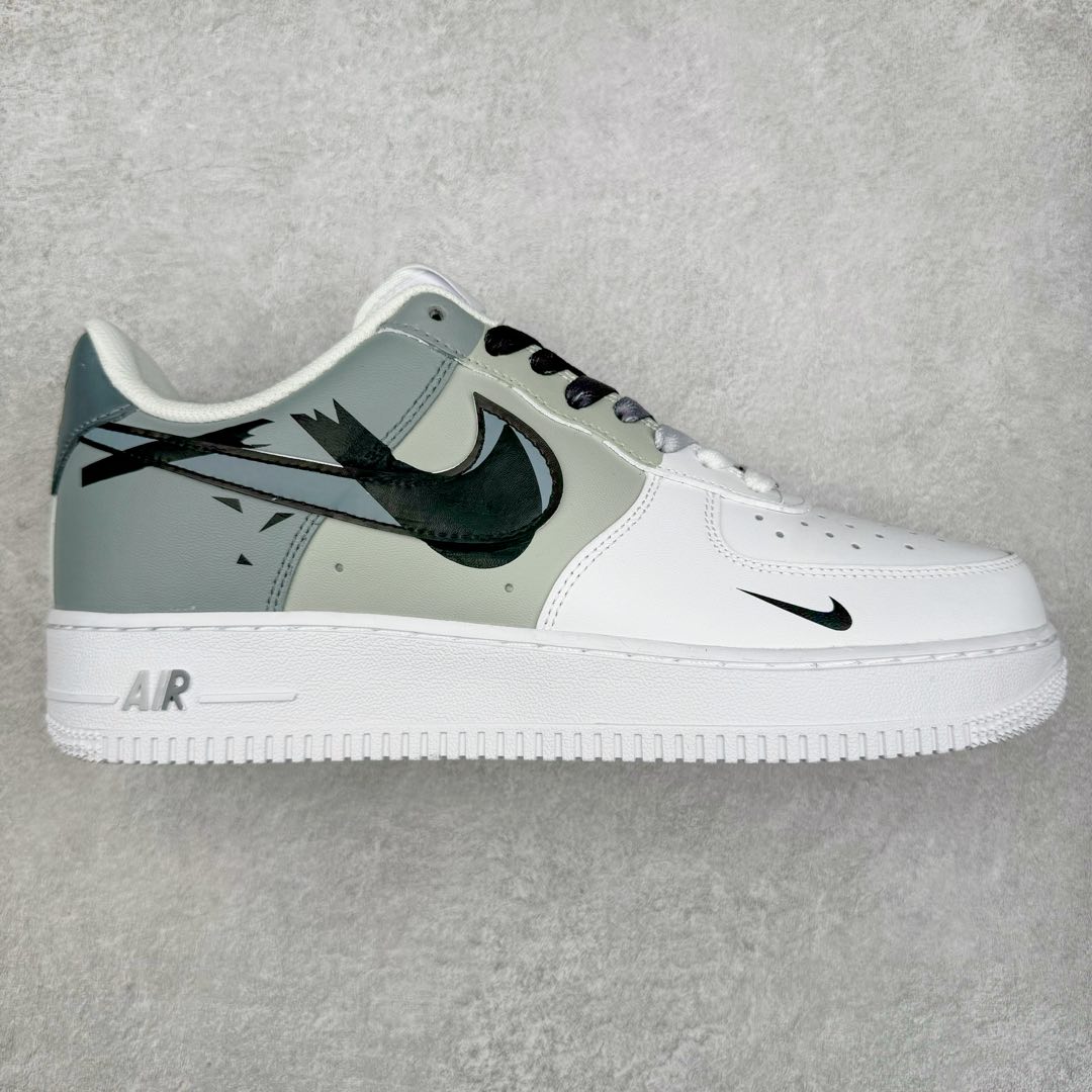 NK Air Force 1´07 Low 空军一号低帮百搭休闲运动板鞋 CV2288-011 柔软、弹性十足的缓震性能和出色的中底设计 横跨复古与现代的外型结合 造就出风靡全球 三十多年的Force 1 直到今天还深受青睐 尺码:36 36.5 37.5 38 38.5 39 40 40.5 41 42 42.5 43 44 44.5 45-选品中心