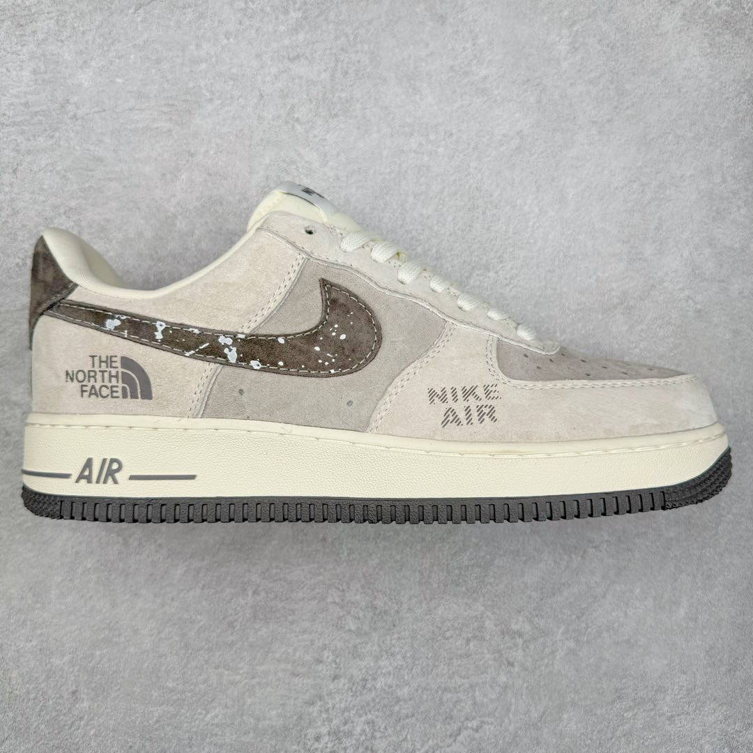 NK Air Force 1´07 Low 空军一号低帮百搭休闲运动板鞋 KK1988-041 柔软、弹性十足的缓震性能和出色的中底设计 横跨复古与现代的外型结合 造就出风靡全球 三十多年的Force 1 直到今天还深受青睐 尺码：36 36.5 37.5 38 38.5 39 40 40.5 41 42 42.5 43 44 44.5 45-选品中心