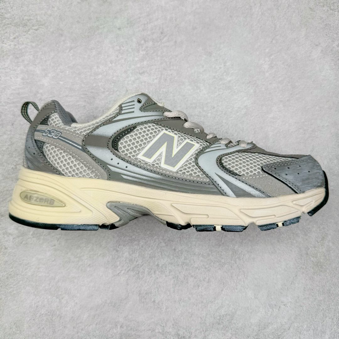 New Balance NB530 新百伦复古透气跑步鞋 抛弃过往以皮革为主的人气轮廓 以极具复古风范的跑鞋外观呈现 设计上全鞋以简约清爽的纯白色作基底 鞋身覆盖大面积织物网眼材质 并于鞋头、鞋带孔眼片等细节处点缀对比鲜明的反光银镀层凸显 鞋舌、侧身等位置则辅以一贯的「N」字标志和品牌徽标彰显身份 最后通过搭载的 ABZORB 缓震中底完善整体造型 尺码：36 37 37.5 38 38.5 39 40 40.5 41 42 42.5 43 44 45-选品中心