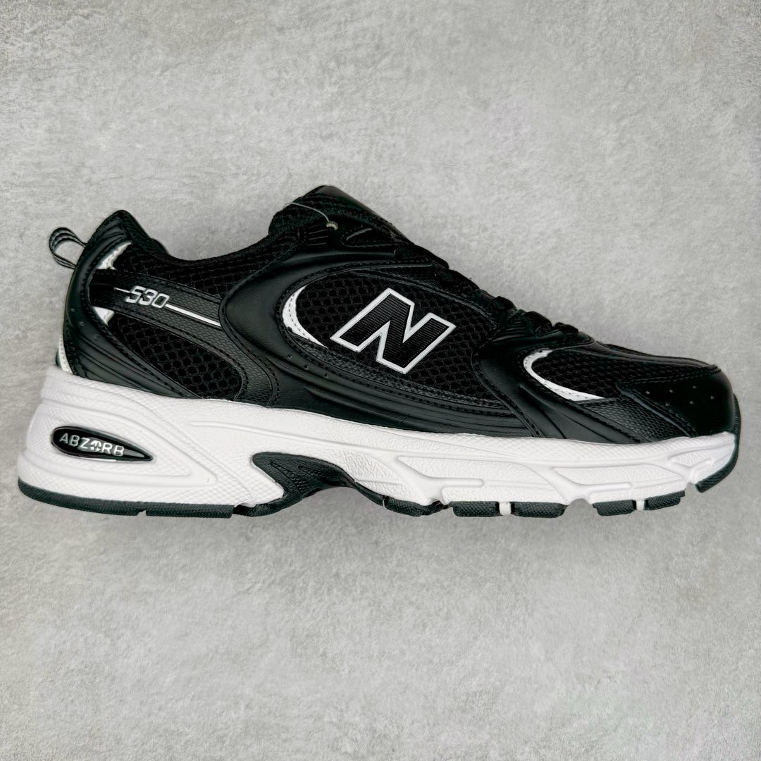 New Balance NB530 新百伦复古透气跑步鞋 抛弃过往以皮革为主的人气轮廓 以极具复古风范的跑鞋外观呈现 设计上全鞋以简约清爽的纯白色作基底 鞋身覆盖大面积织物网眼材质 并于鞋头、鞋带孔眼片等细节处点缀对比鲜明的反光银镀层凸显 鞋舌、侧身等位置则辅以一贯的「N」字标志和品牌徽标彰显身份 最后通过搭载的 ABZORB 缓震中底完善整体造型 尺码：36 37 37.5 38 38.5 39 40 40.5 41 42 42.5 43 44 45-选品中心