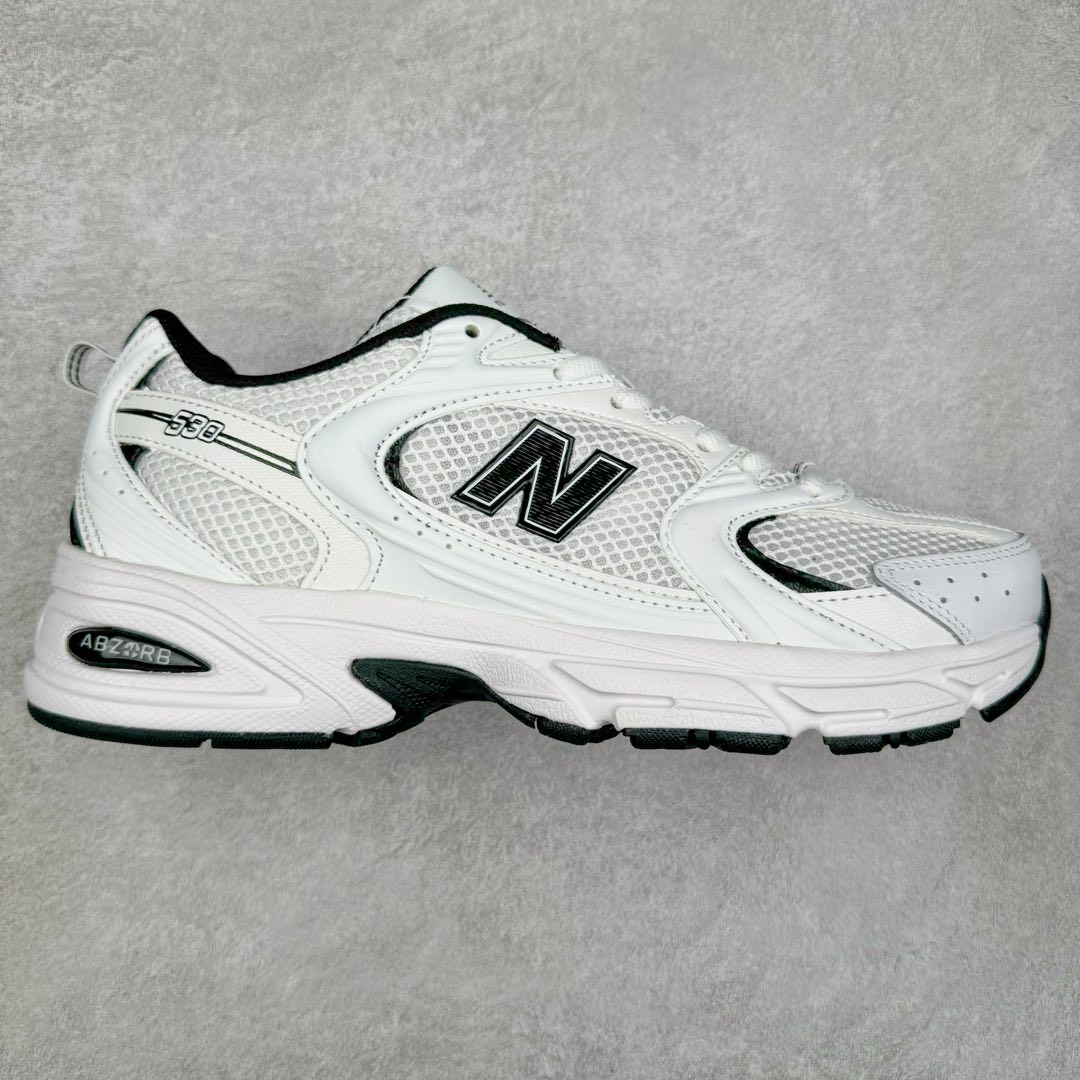 图片[9]-New Balance NB530 新百伦复古透气跑步鞋 抛弃过往以皮革为主的人气轮廓 以极具复古风范的跑鞋外观呈现 设计上全鞋以简约清爽的纯白色作基底 鞋身覆盖大面积织物网眼材质 并于鞋头、鞋带孔眼片等细节处点缀对比鲜明的反光银镀层凸显 鞋舌、侧身等位置则辅以一贯的「N」字标志和品牌徽标彰显身份 最后通过搭载的 ABZORB 缓震中底完善整体造型 尺码：36 37 37.5 38 38.5 39 40 40.5 41 42 42.5 43 44 45-选品中心