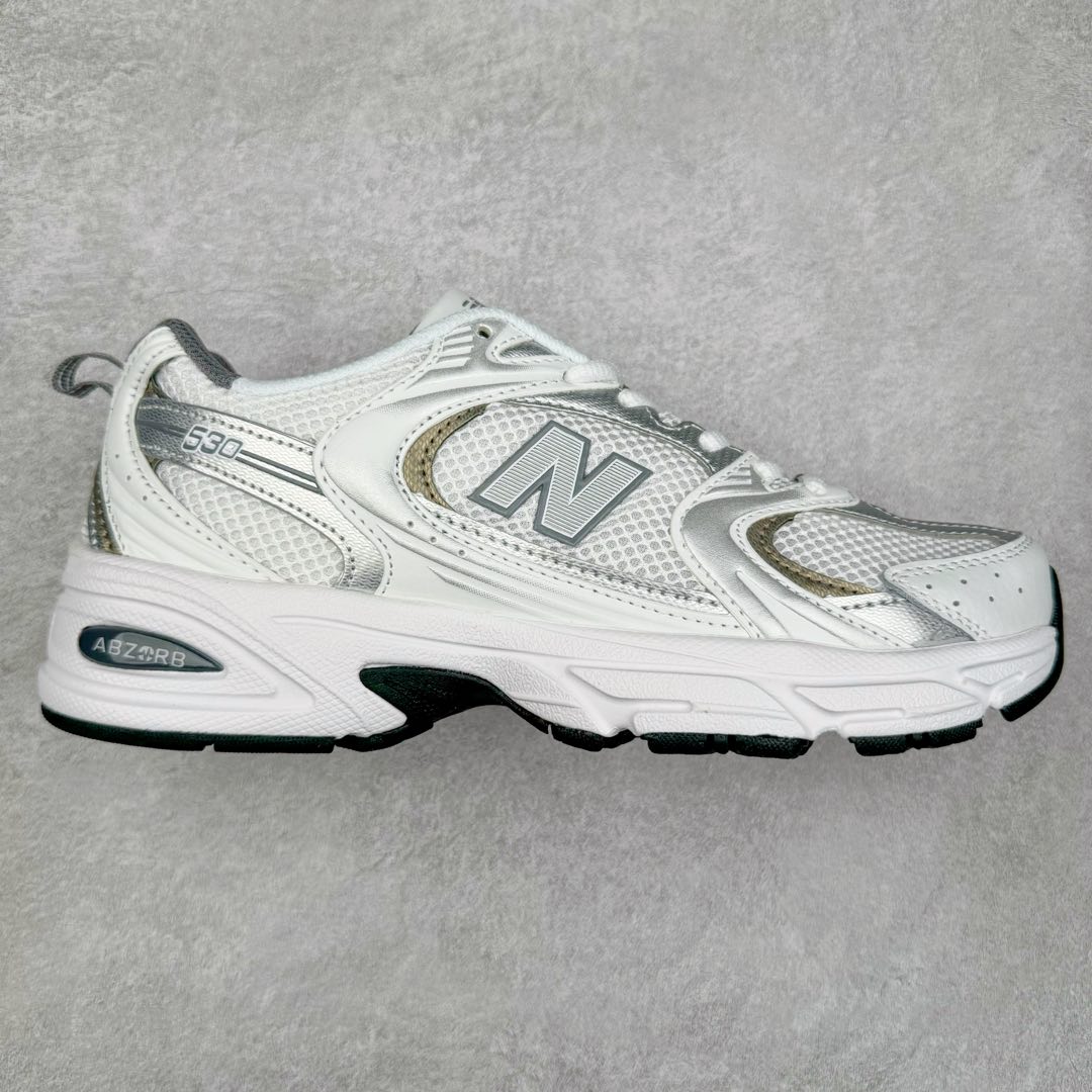 图片[4]-New Balance NB530 新百伦复古透气跑步鞋 抛弃过往以皮革为主的人气轮廓 以极具复古风范的跑鞋外观呈现 设计上全鞋以简约清爽的纯白色作基底 鞋身覆盖大面积织物网眼材质 并于鞋头、鞋带孔眼片等细节处点缀对比鲜明的反光银镀层凸显 鞋舌、侧身等位置则辅以一贯的「N」字标志和品牌徽标彰显身份 最后通过搭载的 ABZORB 缓震中底完善整体造型 尺码：36 37 37.5 38 38.5 39 40 40.5 41 42 42.5 43 44 45-选品中心