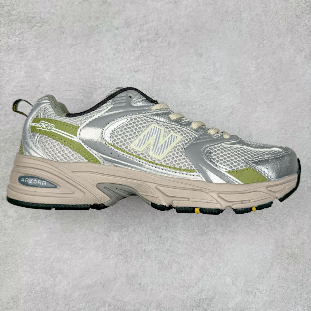 图片[3]-New Balance NB530 新百伦复古透气跑步鞋 抛弃过往以皮革为主的人气轮廓 以极具复古风范的跑鞋外观呈现 设计上全鞋以简约清爽的纯白色作基底 鞋身覆盖大面积织物网眼材质 并于鞋头、鞋带孔眼片等细节处点缀对比鲜明的反光银镀层凸显 鞋舌、侧身等位置则辅以一贯的「N」字标志和品牌徽标彰显身份 最后通过搭载的 ABZORB 缓震中底完善整体造型 尺码：36 37 37.5 38 38.5 39 40 40.5 41 42 42.5 43 44 45-选品中心