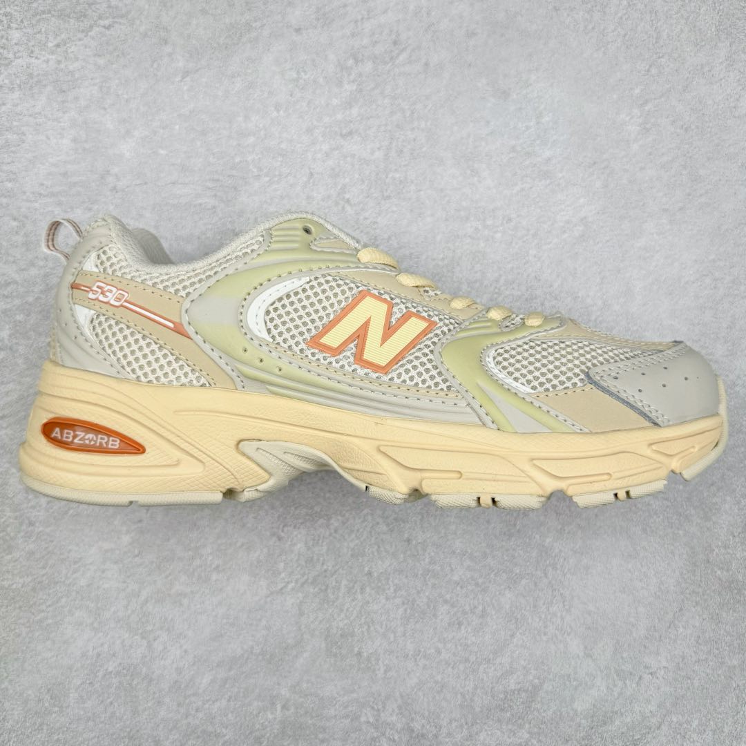 图片[4]-New Balance NB530 新百伦复古透气跑步鞋 抛弃过往以皮革为主的人气轮廓 以极具复古风范的跑鞋外观呈现 设计上全鞋以简约清爽的纯白色作基底 鞋身覆盖大面积织物网眼材质 并于鞋头、鞋带孔眼片等细节处点缀对比鲜明的反光银镀层凸显 鞋舌、侧身等位置则辅以一贯的「N」字标志和品牌徽标彰显身份 最后通过搭载的 ABZORB 缓震中底完善整体造型 尺码：36 37 37.5 38 38.5 39 40 40.5 41 42 42.5 43 44 45-选品中心