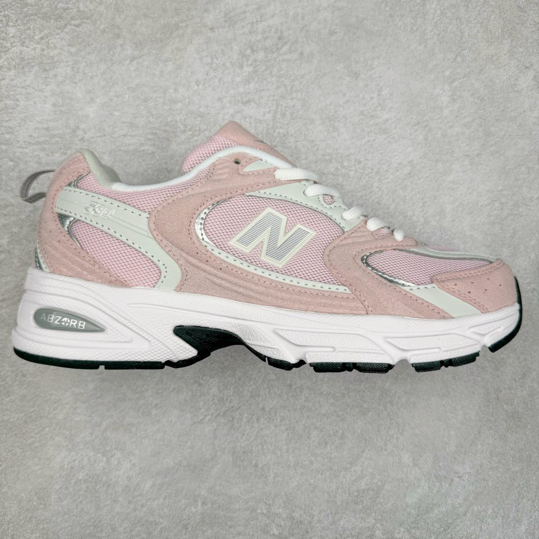 图片[5]-New Balance NB530 新百伦复古透气跑步鞋 抛弃过往以皮革为主的人气轮廓 以极具复古风范的跑鞋外观呈现 设计上全鞋以简约清爽的纯白色作基底 鞋身覆盖大面积织物网眼材质 并于鞋头、鞋带孔眼片等细节处点缀对比鲜明的反光银镀层凸显 鞋舌、侧身等位置则辅以一贯的「N」字标志和品牌徽标彰显身份 最后通过搭载的 ABZORB 缓震中底完善整体造型 尺码：36 37 37.5 38 38.5 39 40 40.5 41 42 42.5 43 44 45-选品中心