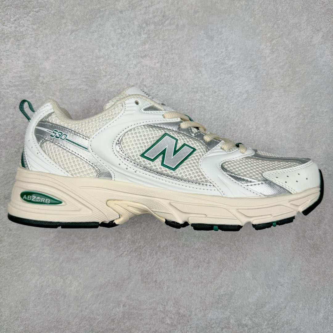 New Balance NB530 新百伦复古透气跑步鞋 抛弃过往以皮革为主的人气轮廓 以极具复古风范的跑鞋外观呈现 设计上全鞋以简约清爽的纯白色作基底 鞋身覆盖大面积织物网眼材质 并于鞋头、鞋带孔眼片等细节处点缀对比鲜明的反光银镀层凸显 鞋舌、侧身等位置则辅以一贯的「N」字标志和品牌徽标彰显身份 最后通过搭载的 ABZORB 缓震中底完善整体造型 尺码：36 37 37.5 38 38.5 39 40 40.5 41 42 42.5 43 44 45-选品中心