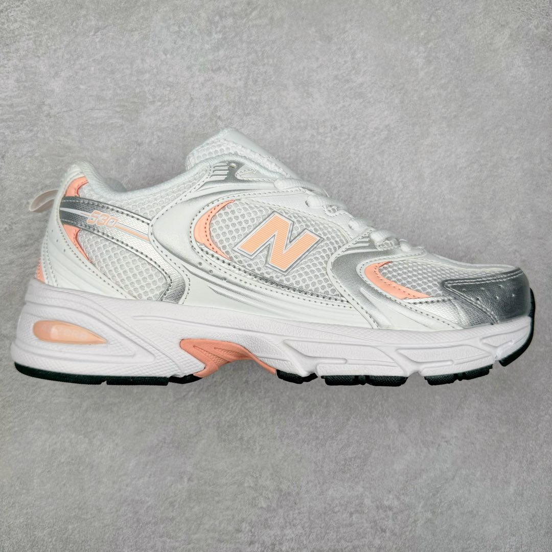 图片[7]-New Balance NB530 新百伦复古透气跑步鞋 抛弃过往以皮革为主的人气轮廓 以极具复古风范的跑鞋外观呈现 设计上全鞋以简约清爽的纯白色作基底 鞋身覆盖大面积织物网眼材质 并于鞋头、鞋带孔眼片等细节处点缀对比鲜明的反光银镀层凸显 鞋舌、侧身等位置则辅以一贯的「N」字标志和品牌徽标彰显身份 最后通过搭载的 ABZORB 缓震中底完善整体造型 尺码：36 37 37.5 38 38.5 39 40 40.5 41 42 42.5 43 44 45-选品中心