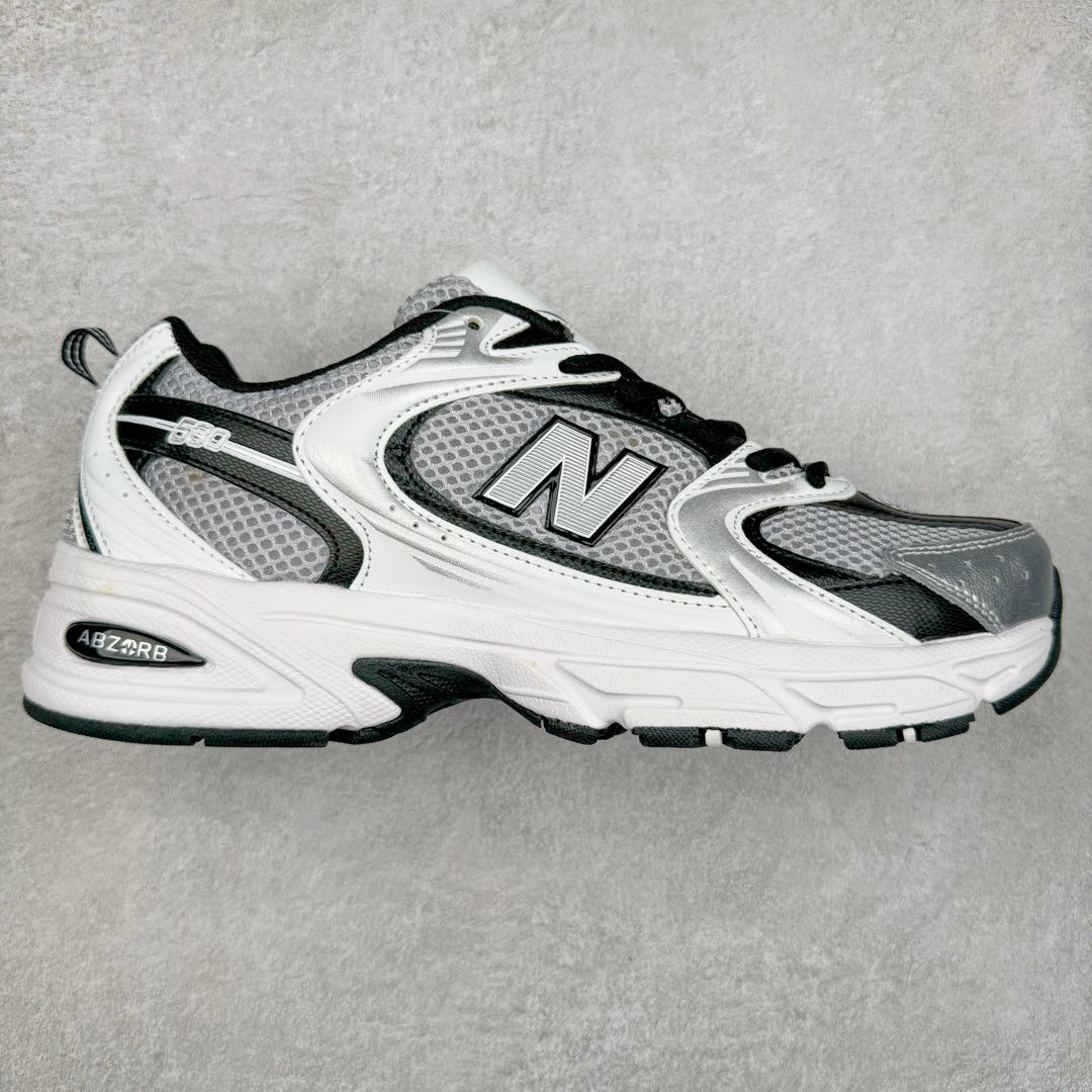 图片[2]-New Balance NB530 新百伦复古透气跑步鞋 抛弃过往以皮革为主的人气轮廓 以极具复古风范的跑鞋外观呈现 设计上全鞋以简约清爽的纯白色作基底 鞋身覆盖大面积织物网眼材质 并于鞋头、鞋带孔眼片等细节处点缀对比鲜明的反光银镀层凸显 鞋舌、侧身等位置则辅以一贯的「N」字标志和品牌徽标彰显身份 最后通过搭载的 ABZORB 缓震中底完善整体造型 尺码：36 37 37.5 38 38.5 39 40 40.5 41 42 42.5 43 44 45-选品中心