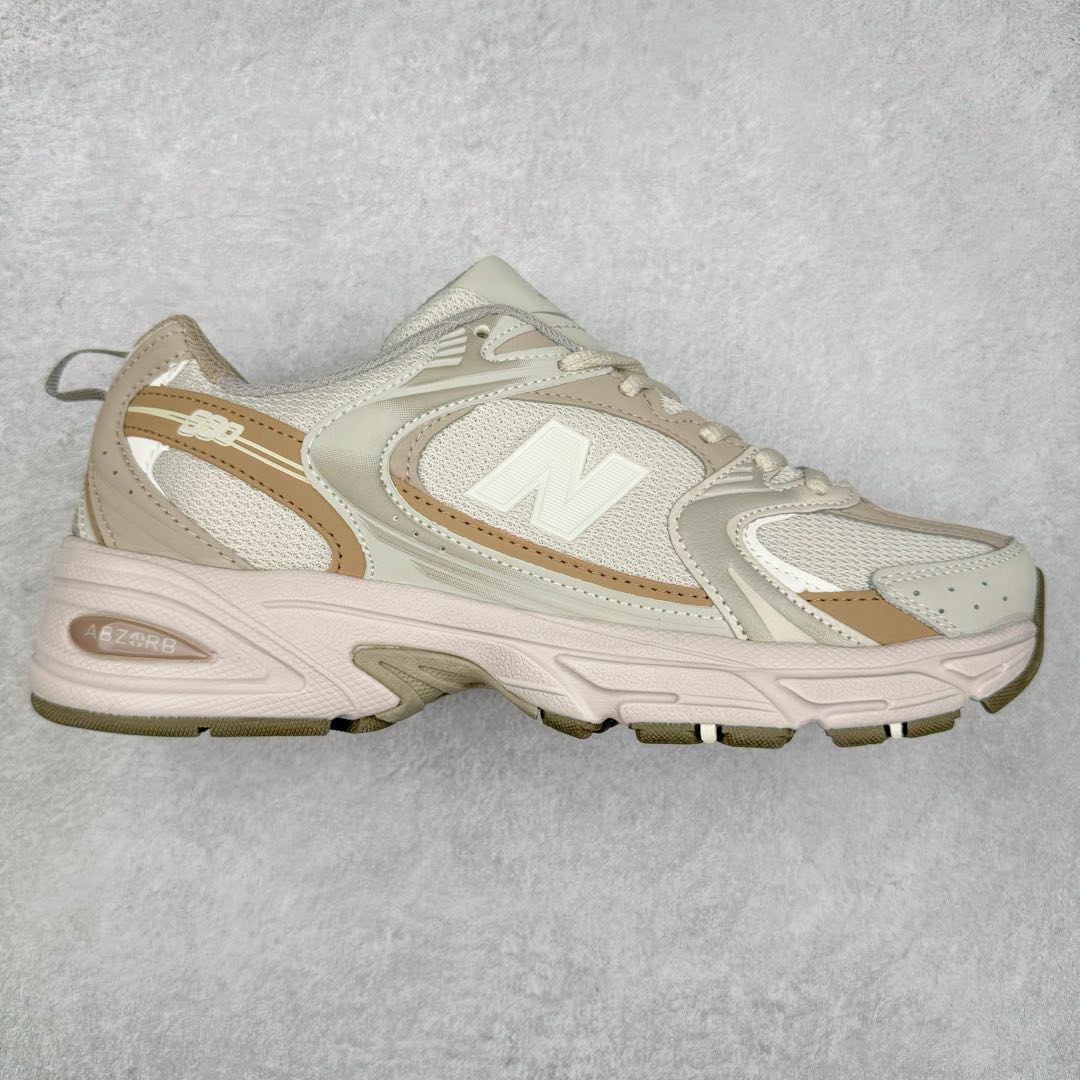 图片[9]-New Balance NB530 新百伦复古透气跑步鞋 抛弃过往以皮革为主的人气轮廓 以极具复古风范的跑鞋外观呈现 设计上全鞋以简约清爽的纯白色作基底 鞋身覆盖大面积织物网眼材质 并于鞋头、鞋带孔眼片等细节处点缀对比鲜明的反光银镀层凸显 鞋舌、侧身等位置则辅以一贯的「N」字标志和品牌徽标彰显身份 最后通过搭载的 ABZORB 缓震中底完善整体造型 尺码：36 37 37.5 38 38.5 39 40 40.5 41 42 42.5 43 44 45-选品中心