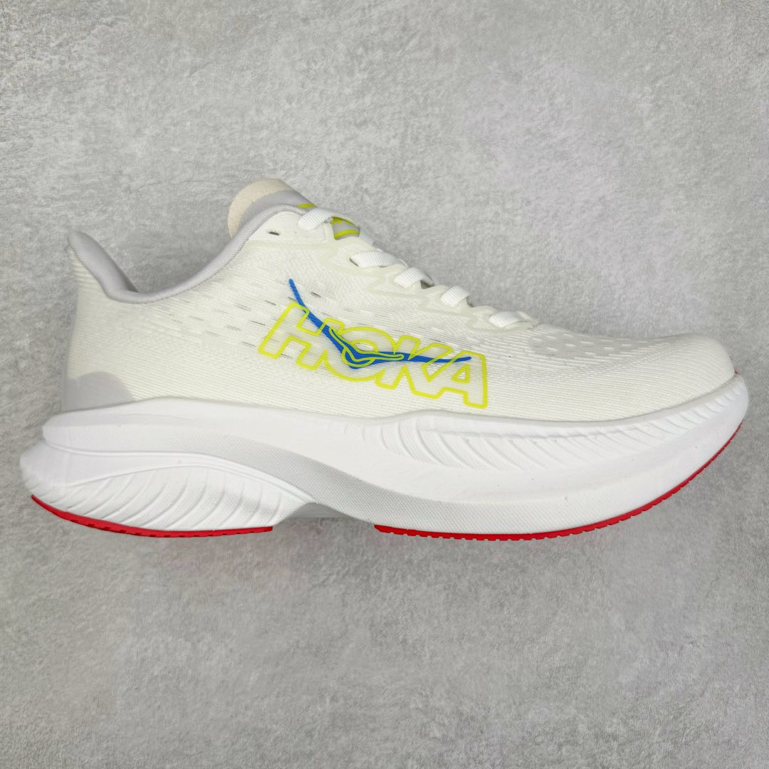 ＃特价福利 HOKA ONE ONE MACH 马赫6 柔软舒适Y2K复古跑鞋防滑耐磨低帮跑步鞋 鞋面上部使用了编织紧密的单层提花网纱（Creel Jacquard）针织技术，虽然初穿时中足部位包裹稍显紧绷，但在几次穿着跑步后会好转，材料舒适贴合，无热点或刺激现象出现。鞋带系统标准配置，鞋带质量理想，鞋舌薄而填充少，内外两侧完全接合，能很好地包裹足部。Mach 6的中底摒弃了先前Mach 5所使用的PROFLY+双层中底和橡胶化泡沫，转而采用全新的SCF（超级临界泡沫）EVA材料，该材料为跑者提供了更明显的回弹感，在落地时能够快速反弹推离地面。相较于Mach 5的软弹着地感，Mach 6带来了一种显著不同的跑步体验。尺码：36 36.5 37.5 38 38.5 39 40 40.5 41 42 42.5 43 44 44.5 45-选品中心