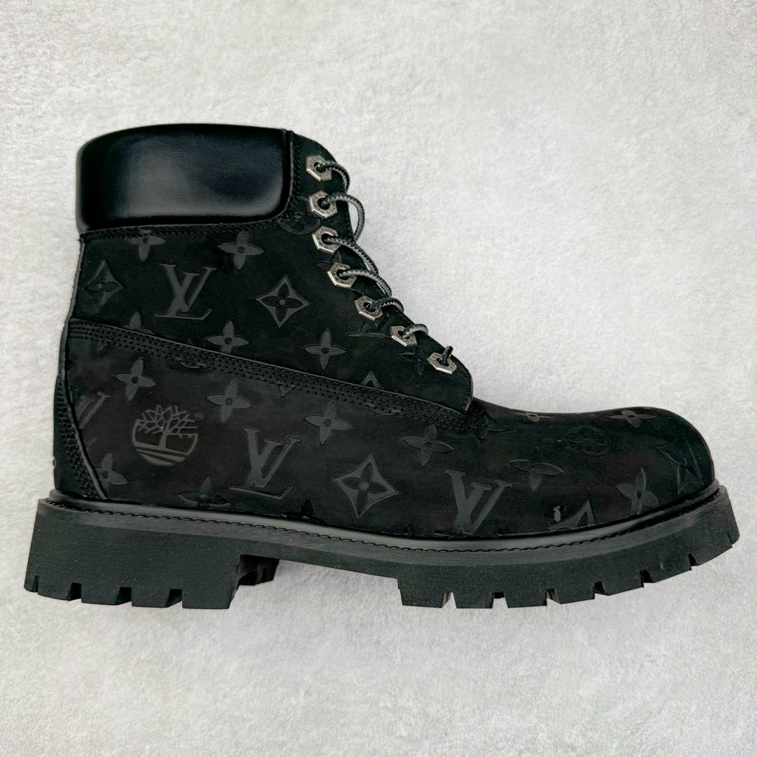 Lv x Timberland Lv联名添柏岚大黄靴 顶奢流量品牌与时代经典的结合之作 #代购专供品质 高弹Modern 外置防滑橡塑发泡超轻大底 系带设计 穿脱十分方便 采用TPU模压定型真皮鞋面材质#EVA轻翼科技外底具有防滑,耐磨和良好的弹性 Pharrell Williams充分发挥了作为Louis Vuitton创意总监的角色 这款鞋重新定义了 6英寸大黄靴的经典设计 致敬1996年Grandmaster Flash经典黄靴造型 原厂五金鞋带扣 工艺全新升级 中山大厂代工 原单进口皮料 独立私模大底，正确logo， 原装一致头层磨砂皮 搭配经典老花领口 全新原厂包装鞋盒 市场独家供应 尺码：36-44（皮鞋码）-选品中心