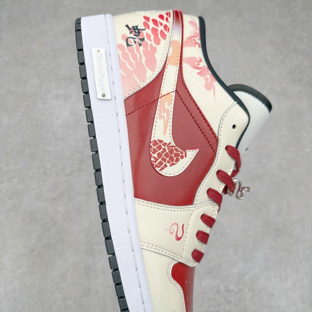 图片[6]-Air Jordan AJ1 Low 低帮定制 蛇年限定 553558-132 原厂内置气垫魔块 A模大底 头层小牛皮 鞋舌AJ原厂专用牛津布+AJ专用反口珍珠布+原厂无杂质高弹内里海棉+特殊封边弹力鞋带 尺码：36 36.5 37.5 38 38.5 39 40 40.5 41 42 42.5 43 44 44.5 45 46 47.5-选品中心