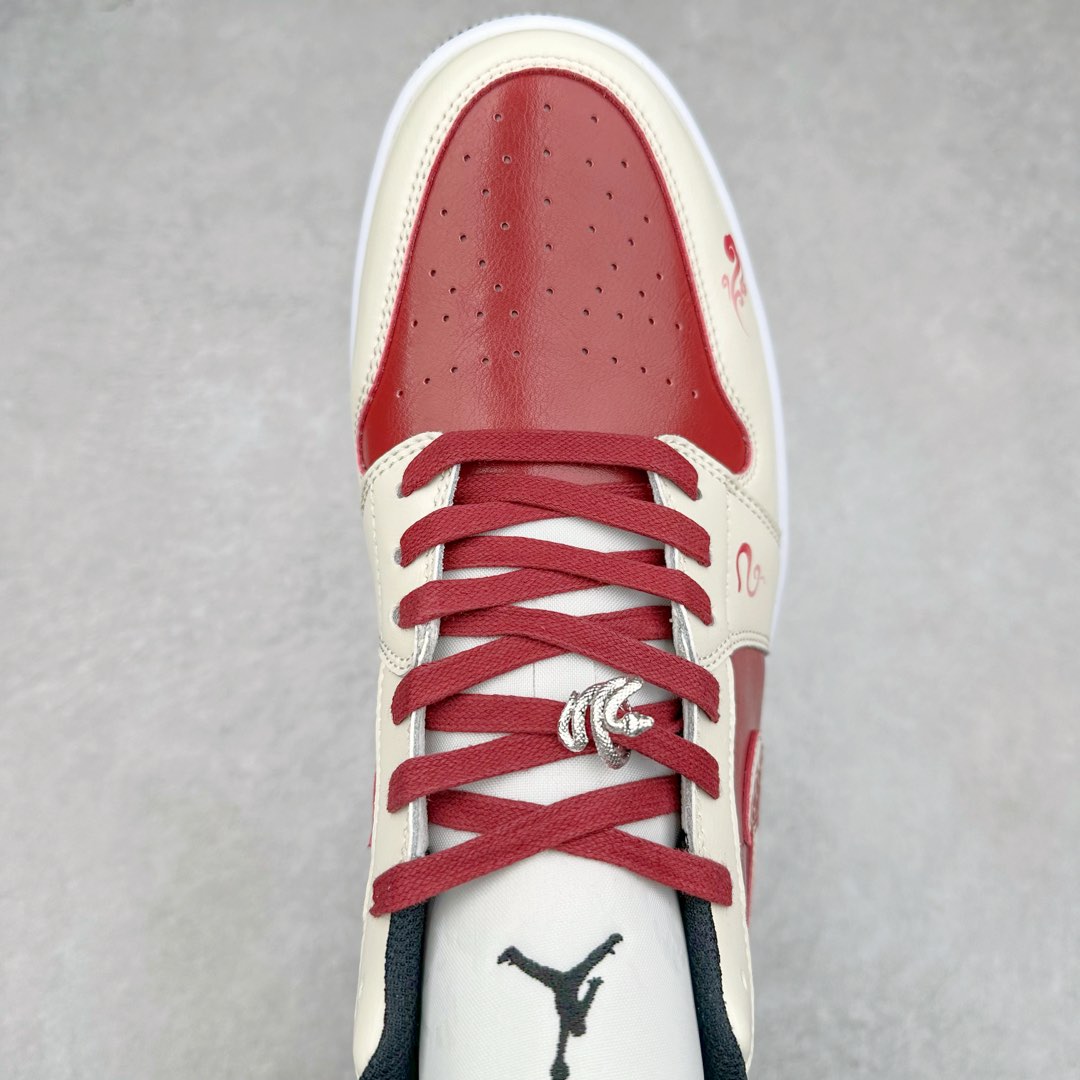 图片[4]-Air Jordan AJ1 Low 低帮定制 蛇年限定 553558-132 原厂内置气垫魔块 A模大底 头层小牛皮 鞋舌AJ原厂专用牛津布+AJ专用反口珍珠布+原厂无杂质高弹内里海棉+特殊封边弹力鞋带 尺码：36 36.5 37.5 38 38.5 39 40 40.5 41 42 42.5 43 44 44.5 45 46 47.5-选品中心