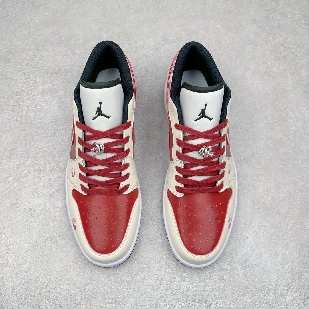 图片[2]-Air Jordan AJ1 Low 低帮定制 蛇年限定 553558-132 原厂内置气垫魔块 A模大底 头层小牛皮 鞋舌AJ原厂专用牛津布+AJ专用反口珍珠布+原厂无杂质高弹内里海棉+特殊封边弹力鞋带 尺码：36 36.5 37.5 38 38.5 39 40 40.5 41 42 42.5 43 44 44.5 45 46 47.5-选品中心