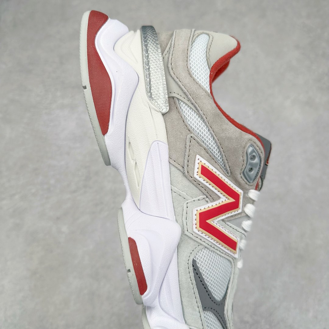 图片[6]-New Balance NB9060 复古运动鞋 新百伦又带来了新鞋型 并且是与芝加哥街头品牌 Joe Freshgoods 的联名款 鞋身主体采用了类似 990 系列的设计风格 与传统复古慢跑鞋区别不大 最大的变化就是鞋底部分 在传统设计的中底外层 增加了多个分区的模块 圆润的线条设计与我们熟悉的 New Balance 风格截然不同 但与同样充满弧形线条的鞋面搭配 看起来毫无违和感 尺码：36-45-选品中心