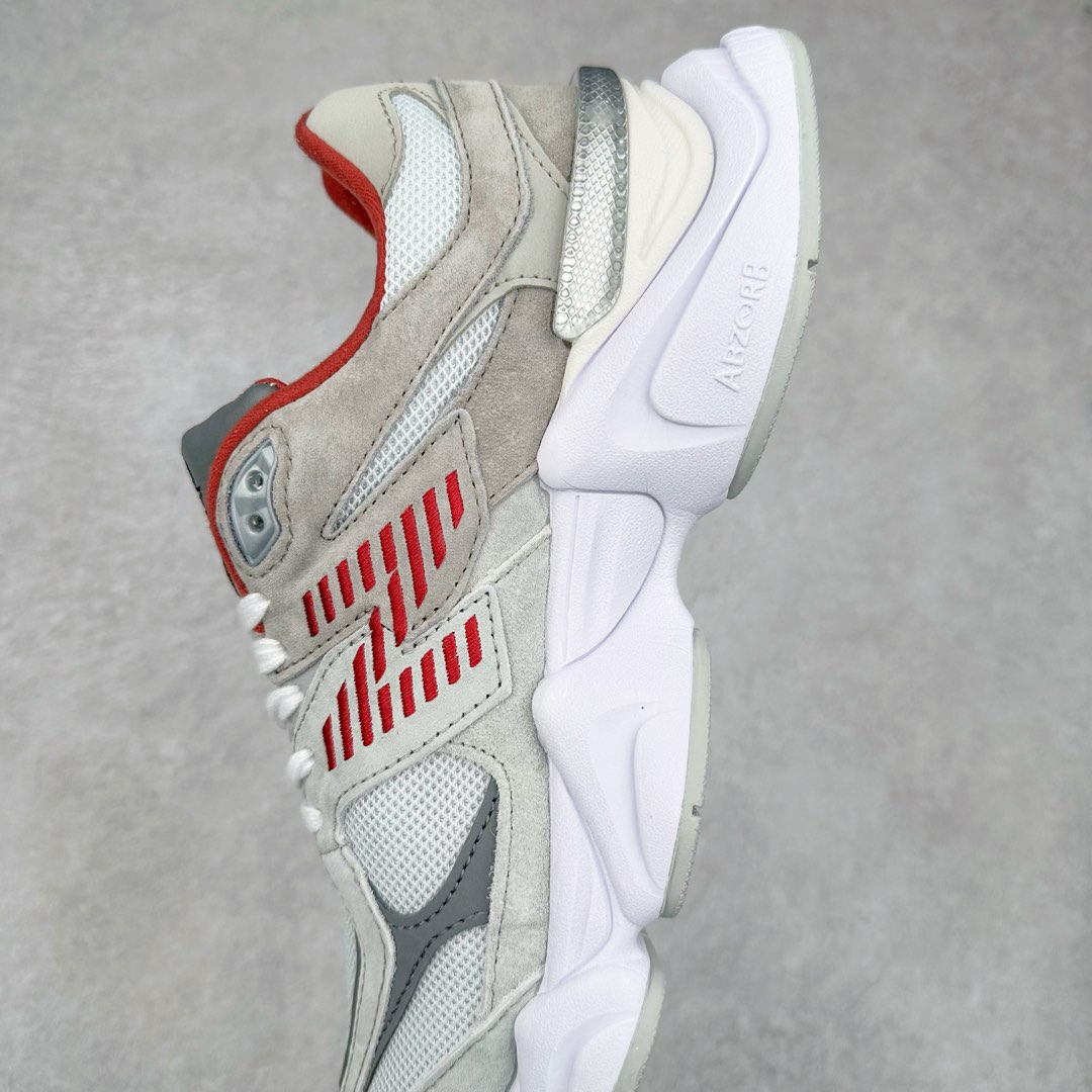图片[7]-New Balance NB9060 复古运动鞋 新百伦又带来了新鞋型 并且是与芝加哥街头品牌 Joe Freshgoods 的联名款 鞋身主体采用了类似 990 系列的设计风格 与传统复古慢跑鞋区别不大 最大的变化就是鞋底部分 在传统设计的中底外层 增加了多个分区的模块 圆润的线条设计与我们熟悉的 New Balance 风格截然不同 但与同样充满弧形线条的鞋面搭配 看起来毫无违和感 尺码：36-45-选品中心