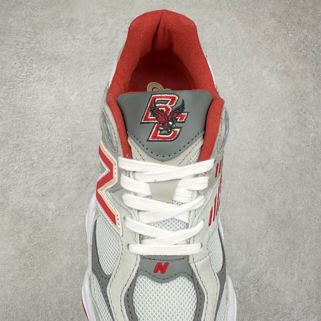 图片[5]-New Balance NB9060 复古运动鞋 新百伦又带来了新鞋型 并且是与芝加哥街头品牌 Joe Freshgoods 的联名款 鞋身主体采用了类似 990 系列的设计风格 与传统复古慢跑鞋区别不大 最大的变化就是鞋底部分 在传统设计的中底外层 增加了多个分区的模块 圆润的线条设计与我们熟悉的 New Balance 风格截然不同 但与同样充满弧形线条的鞋面搭配 看起来毫无违和感 尺码：36-45-选品中心