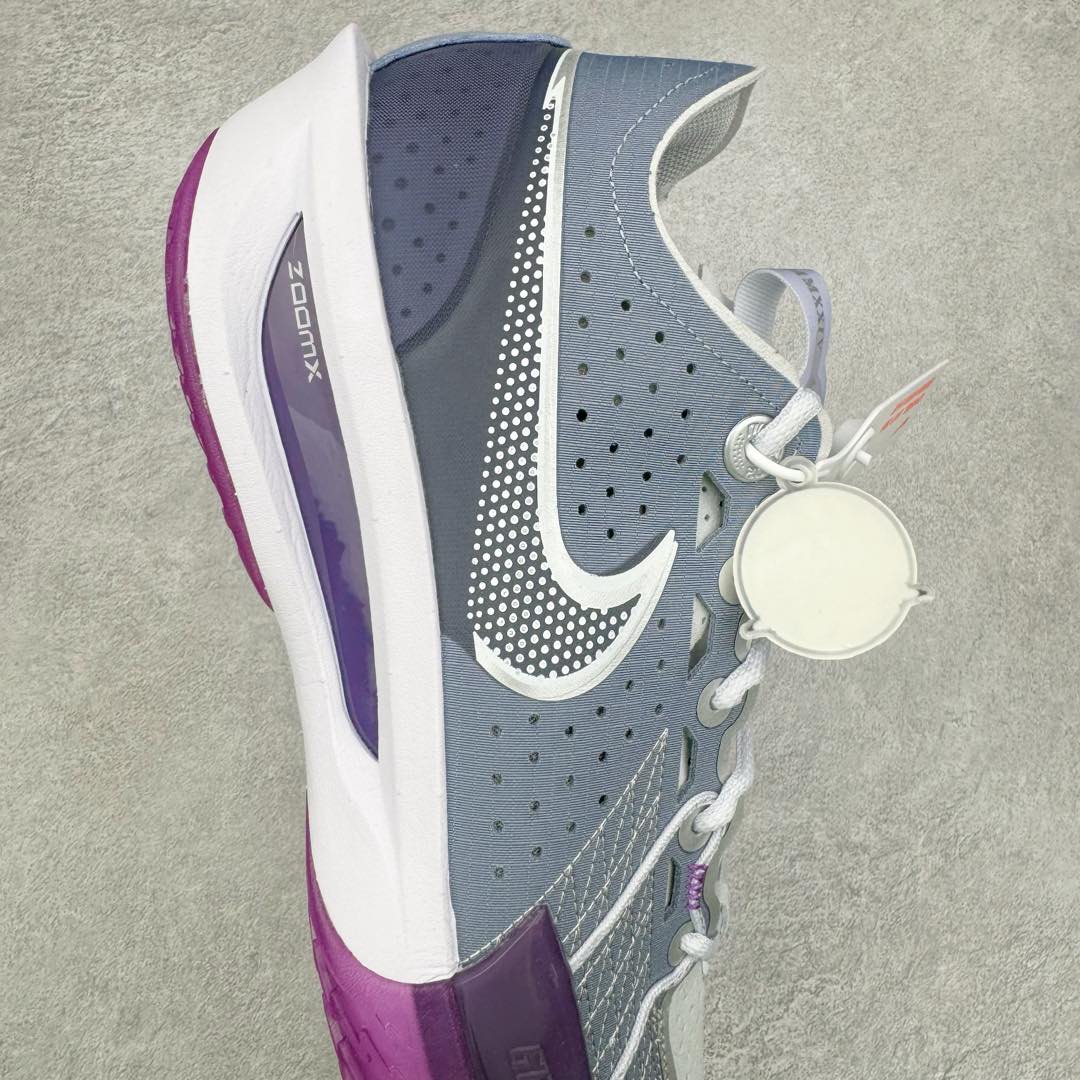 图片[6]-＃灭世/Max NK Air Zoom G.T.Cut 3 EP 实战系列篮球鞋 DV2918-400 全新GT Cut 3.0 全掌搭载了 ZoomX 泡棉 使得整双鞋在缓震表现上可谓相当优秀 拥有着顶级科技配置的同时 颜值设计也非常可观 整体鞋型仍然保留了前低后高的设计 G.T. Cut 传统的突进极速突破的感觉 鞋头麂皮材质和 NK Flywire 飞线工艺 相对来说包裹感更好了 必备的TPU 支撑片 两侧 Swoosh 的透气孔设计 起到散热透气的作用 鞋舌采用类似跑鞋的半开叉式设计 搭配鞋带既可以提升包裹感 又降低了运动中鞋舌乱跑的可能性 鞋子内里填充相当厚实 避免掉跟 尺码：39 40 40.5 41 42 42.5 43 44 44.5 45 46-选品中心