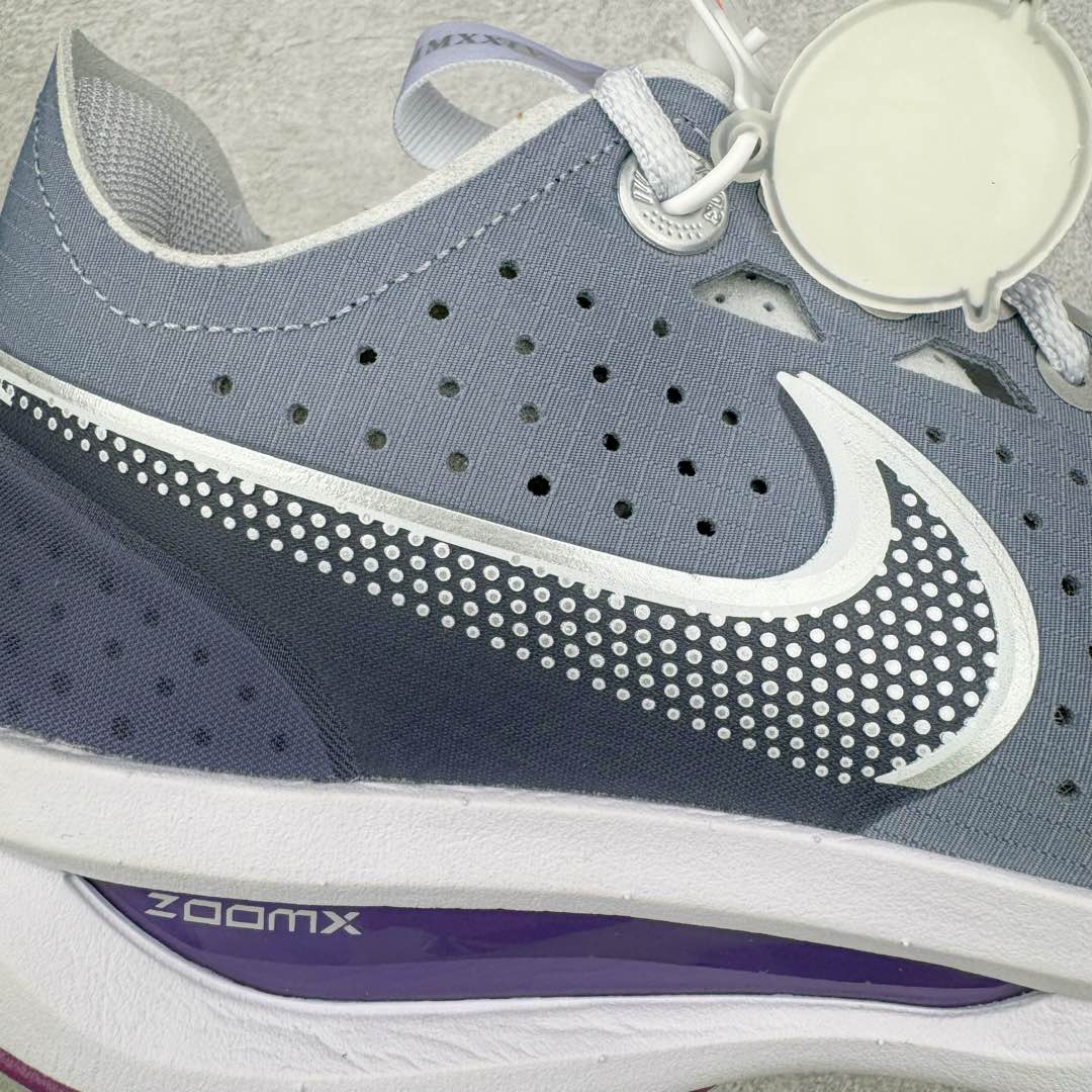 图片[15]-＃灭世/Max NK Air Zoom G.T.Cut 3 EP 实战系列篮球鞋 DV2918-400 全新GT Cut 3.0 全掌搭载了 ZoomX 泡棉 使得整双鞋在缓震表现上可谓相当优秀 拥有着顶级科技配置的同时 颜值设计也非常可观 整体鞋型仍然保留了前低后高的设计 G.T. Cut 传统的突进极速突破的感觉 鞋头麂皮材质和 NK Flywire 飞线工艺 相对来说包裹感更好了 必备的TPU 支撑片 两侧 Swoosh 的透气孔设计 起到散热透气的作用 鞋舌采用类似跑鞋的半开叉式设计 搭配鞋带既可以提升包裹感 又降低了运动中鞋舌乱跑的可能性 鞋子内里填充相当厚实 避免掉跟 尺码：39 40 40.5 41 42 42.5 43 44 44.5 45 46-选品中心