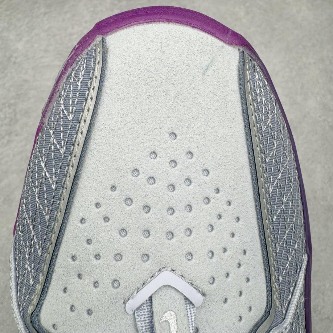 图片[13]-＃灭世/Max NK Air Zoom G.T.Cut 3 EP 实战系列篮球鞋 DV2918-400 全新GT Cut 3.0 全掌搭载了 ZoomX 泡棉 使得整双鞋在缓震表现上可谓相当优秀 拥有着顶级科技配置的同时 颜值设计也非常可观 整体鞋型仍然保留了前低后高的设计 G.T. Cut 传统的突进极速突破的感觉 鞋头麂皮材质和 NK Flywire 飞线工艺 相对来说包裹感更好了 必备的TPU 支撑片 两侧 Swoosh 的透气孔设计 起到散热透气的作用 鞋舌采用类似跑鞋的半开叉式设计 搭配鞋带既可以提升包裹感 又降低了运动中鞋舌乱跑的可能性 鞋子内里填充相当厚实 避免掉跟 尺码：39 40 40.5 41 42 42.5 43 44 44.5 45 46-选品中心