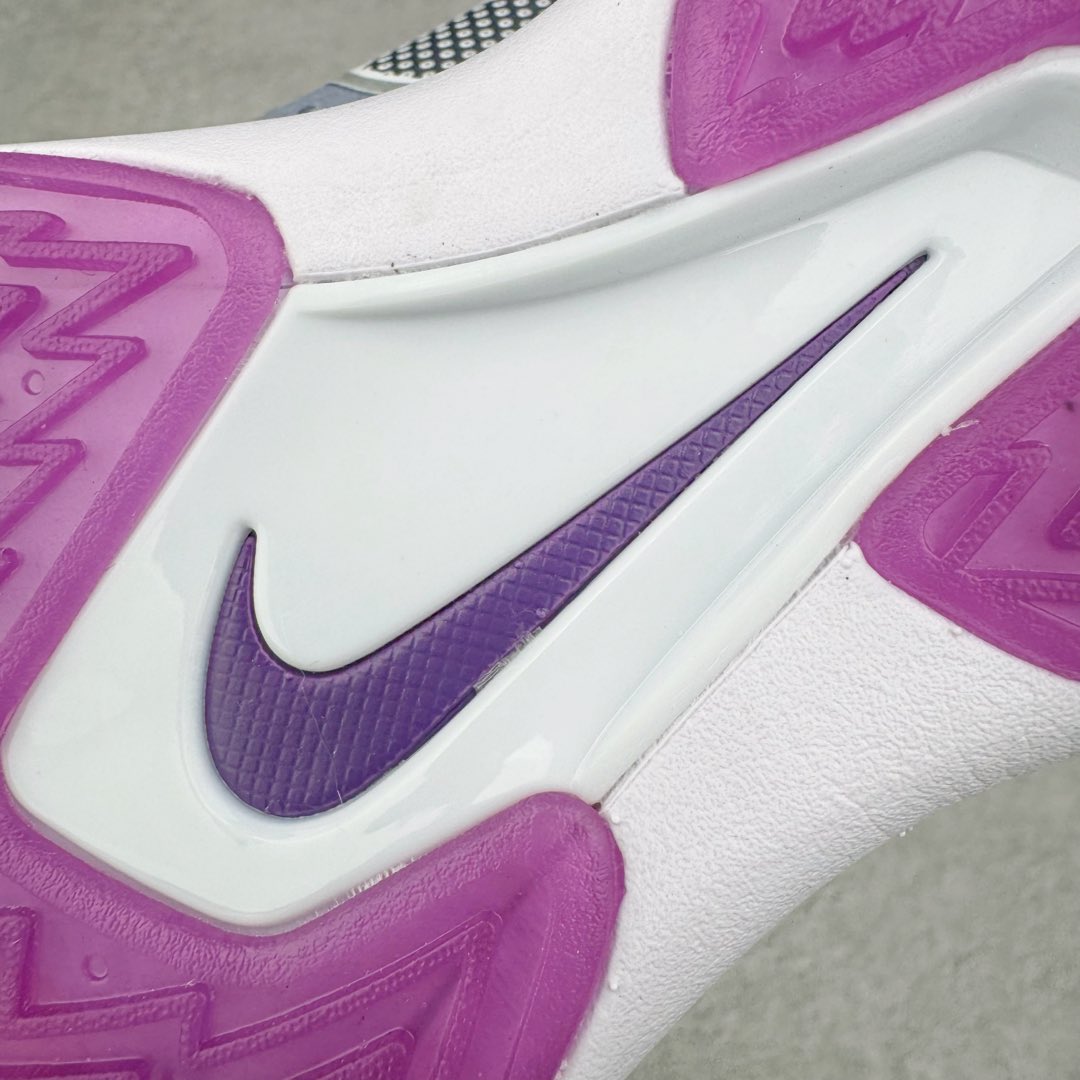 图片[20]-＃灭世/Max NK Air Zoom G.T.Cut 3 EP 实战系列篮球鞋 DV2918-400 全新GT Cut 3.0 全掌搭载了 ZoomX 泡棉 使得整双鞋在缓震表现上可谓相当优秀 拥有着顶级科技配置的同时 颜值设计也非常可观 整体鞋型仍然保留了前低后高的设计 G.T. Cut 传统的突进极速突破的感觉 鞋头麂皮材质和 NK Flywire 飞线工艺 相对来说包裹感更好了 必备的TPU 支撑片 两侧 Swoosh 的透气孔设计 起到散热透气的作用 鞋舌采用类似跑鞋的半开叉式设计 搭配鞋带既可以提升包裹感 又降低了运动中鞋舌乱跑的可能性 鞋子内里填充相当厚实 避免掉跟 尺码：39 40 40.5 41 42 42.5 43 44 44.5 45 46-选品中心