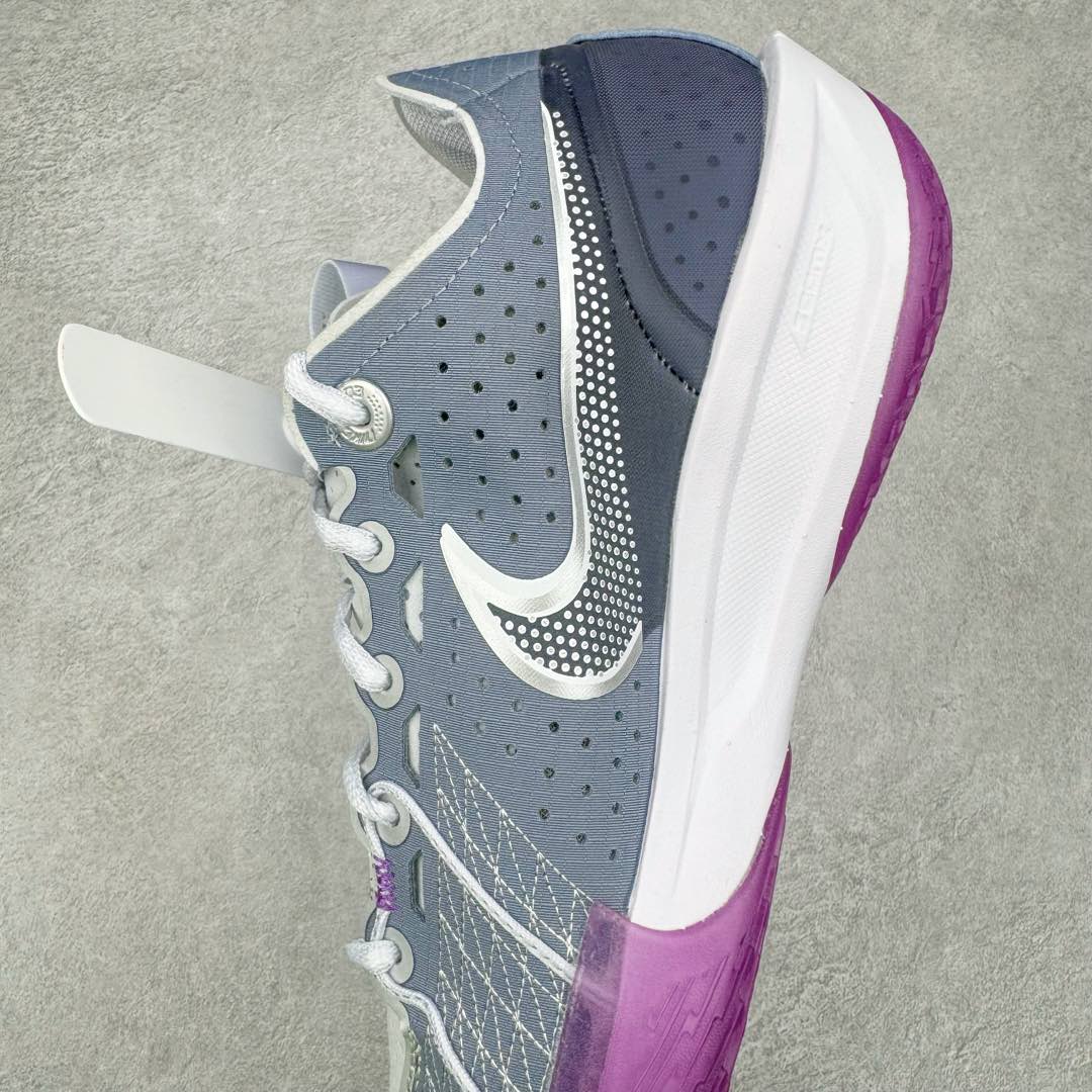 图片[7]-＃灭世/Max NK Air Zoom G.T.Cut 3 EP 实战系列篮球鞋 DV2918-400 全新GT Cut 3.0 全掌搭载了 ZoomX 泡棉 使得整双鞋在缓震表现上可谓相当优秀 拥有着顶级科技配置的同时 颜值设计也非常可观 整体鞋型仍然保留了前低后高的设计 G.T. Cut 传统的突进极速突破的感觉 鞋头麂皮材质和 NK Flywire 飞线工艺 相对来说包裹感更好了 必备的TPU 支撑片 两侧 Swoosh 的透气孔设计 起到散热透气的作用 鞋舌采用类似跑鞋的半开叉式设计 搭配鞋带既可以提升包裹感 又降低了运动中鞋舌乱跑的可能性 鞋子内里填充相当厚实 避免掉跟 尺码：39 40 40.5 41 42 42.5 43 44 44.5 45 46-选品中心