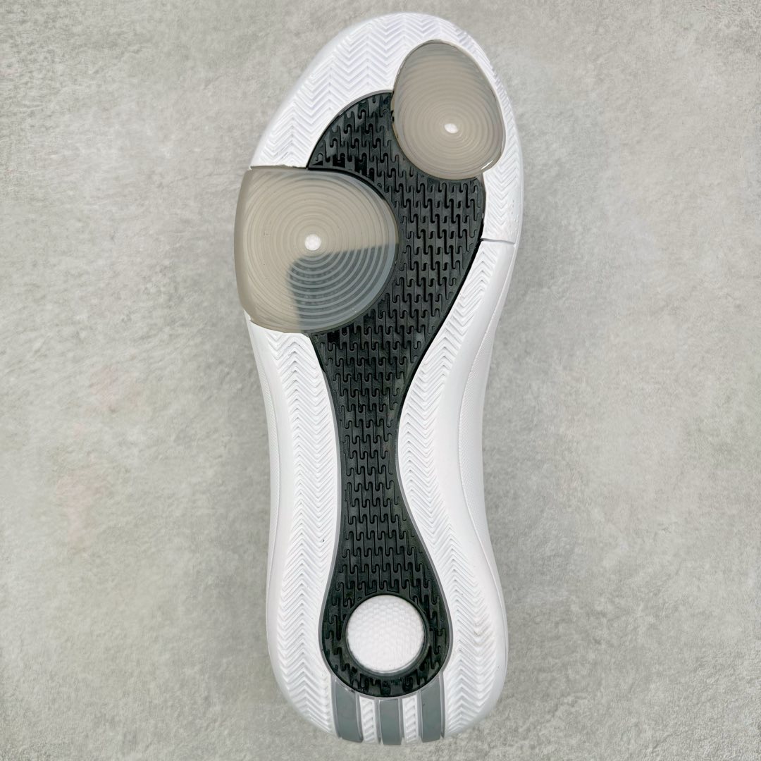 图片[9]-AD Harden Vol. 8 哈登八代签名篮球鞋 IE2682 采用了“袜套式”设计，在十多年前这一设计极为风靡，将帅气和简洁融为一体。现在Harden Vol. 8将袜套鞋领重新拾起，并配合内靴，易穿脱且包裹佳。泪滴形EVA结构骨架提供横向支持和快速移动时的稳定性。全掌JET BOOST科技提供缓震和能量反馈，助你整场保持活力。多向“JH”抓地纹路设计提供优秀抓地力，使球员能够在场上迅速变向、急停或启动，更好地掌控比赛。尺码：40 40.5 41 42 42.5 43 44 44.5 45 46-选品中心