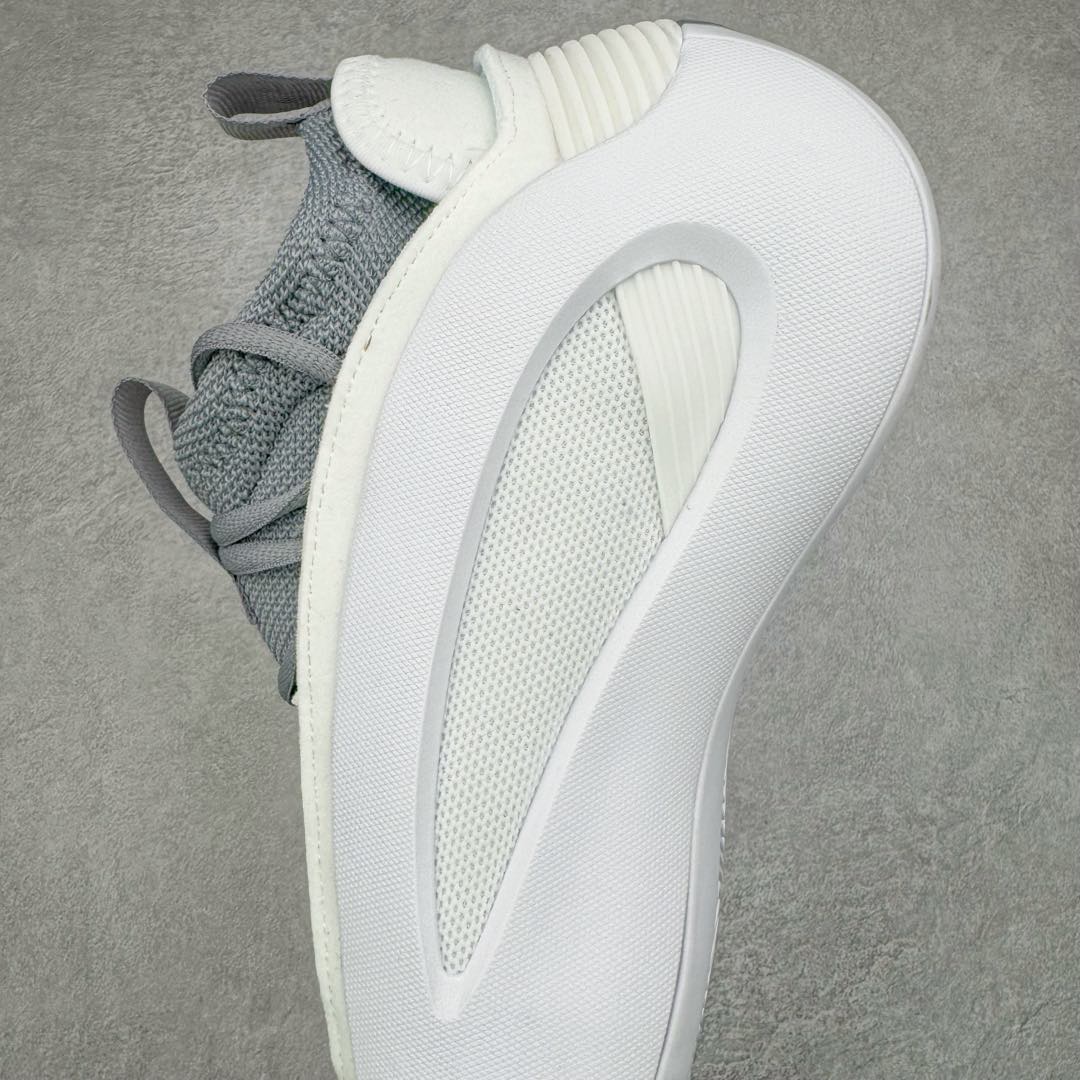 图片[7]-AD Harden Vol. 8 哈登八代签名篮球鞋 IE2682 采用了“袜套式”设计，在十多年前这一设计极为风靡，将帅气和简洁融为一体。现在Harden Vol. 8将袜套鞋领重新拾起，并配合内靴，易穿脱且包裹佳。泪滴形EVA结构骨架提供横向支持和快速移动时的稳定性。全掌JET BOOST科技提供缓震和能量反馈，助你整场保持活力。多向“JH”抓地纹路设计提供优秀抓地力，使球员能够在场上迅速变向、急停或启动，更好地掌控比赛。尺码：40 40.5 41 42 42.5 43 44 44.5 45 46-选品中心