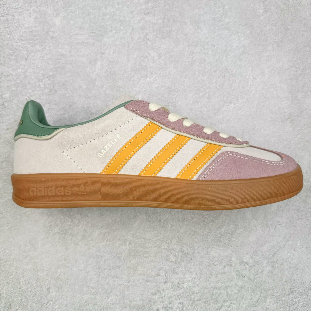 AD Gazelle Indoor Trainers 羚羊内训系列低帮复古百搭休闲运动德训风板鞋 90年代经典的复刻版！自60年代以足球训练鞋面世以来,Gazelle就以其经典设计席卷全球。1991年版本的复刻,再造经典Gazelle。采用皮革打造,搭配浊色细节,让这款经典更加简约。尺码：36 36⅔ 37⅓ 38 38⅔ 39⅓ 40 40⅔ 41⅓ 42 42⅔ 43⅓ 44 45-选品中心
