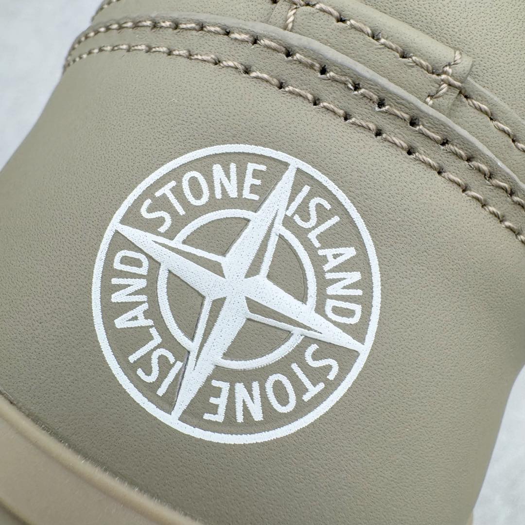 图片[17]-＃零售版 STONE ISLAND x Dior B57系列 石头岛联名迪奥情侣款休闲运动鞋CD滑板鞋 原版购入开发 这款B57中帮运动鞋是二零二四春季男装系列新品 重新诠释篮球鞋设计 成为 Dior 的经典单品 采用灰色和白色光滑牛皮革精心制作 侧面饰以米色和黑色 Oblique 印花标志 鞋舌、鞋底和后侧饰以各种特色细节提升格调 而孔眼细节、缉面线和橡胶镶片更是突显其运动风格的动感魅力 带有双色橡胶鞋底 可搭配各式服饰 打造精致造型 尺码：35-46-选品中心