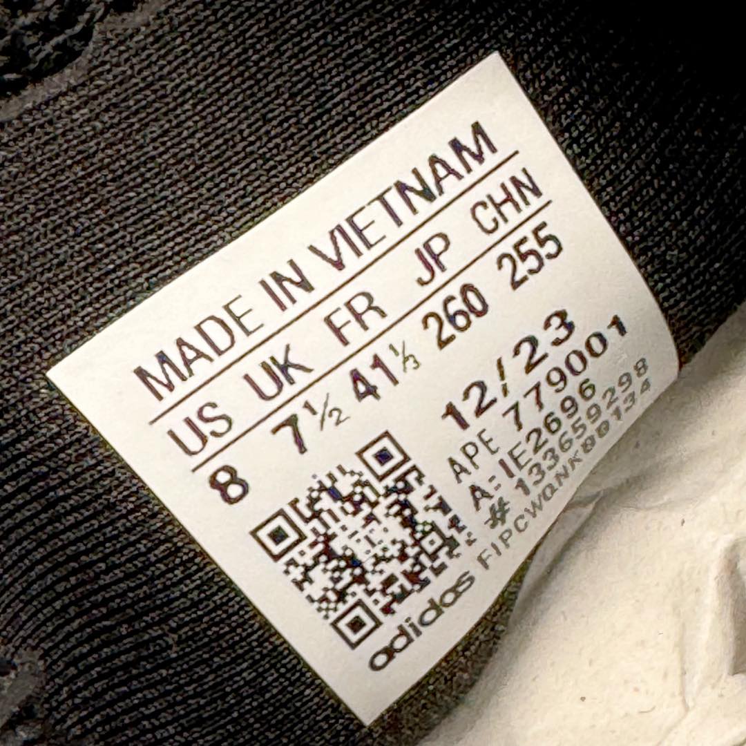 图片[15]-AD Harden Vol. 8 哈登八代签名篮球鞋 IE2696 采用了“袜套式”设计，在十多年前这一设计极为风靡，将帅气和简洁融为一体。现在Harden Vol. 8将袜套鞋领重新拾起，并配合内靴，易穿脱且包裹佳。泪滴形EVA结构骨架提供横向支持和快速移动时的稳定性。全掌JET BOOST科技提供缓震和能量反馈，助你整场保持活力。多向“JH”抓地纹路设计提供优秀抓地力，使球员能够在场上迅速变向、急停或启动，更好地掌控比赛。尺码：40 40.5 41 42 42.5 43 44 44.5 45 46-选品中心