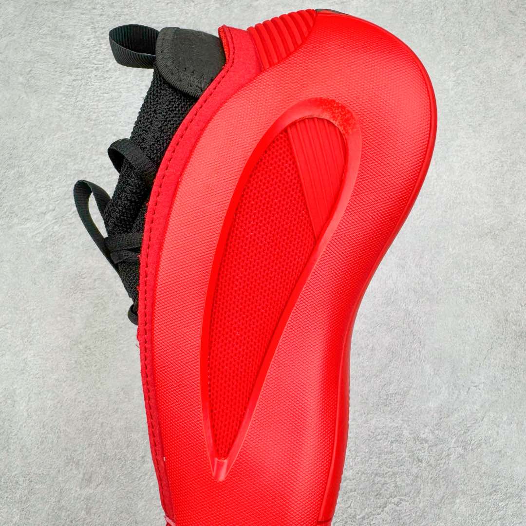 图片[7]-AD Harden Vol. 8 哈登八代签名篮球鞋 IE2696 采用了“袜套式”设计，在十多年前这一设计极为风靡，将帅气和简洁融为一体。现在Harden Vol. 8将袜套鞋领重新拾起，并配合内靴，易穿脱且包裹佳。泪滴形EVA结构骨架提供横向支持和快速移动时的稳定性。全掌JET BOOST科技提供缓震和能量反馈，助你整场保持活力。多向“JH”抓地纹路设计提供优秀抓地力，使球员能够在场上迅速变向、急停或启动，更好地掌控比赛。尺码：40 40.5 41 42 42.5 43 44 44.5 45 46-选品中心