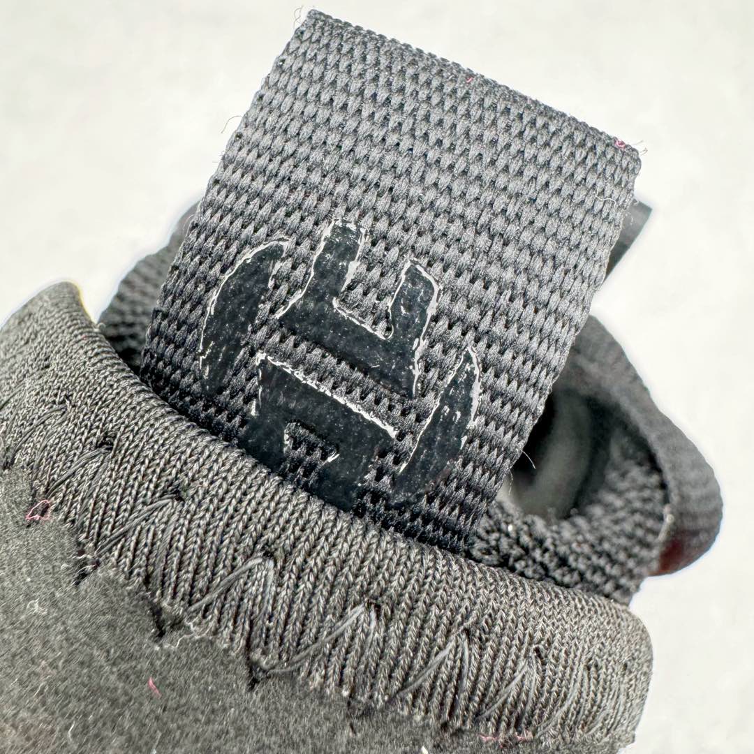 图片[12]-AD Harden Vol. 8 哈登八代签名篮球鞋 IE2696 采用了“袜套式”设计，在十多年前这一设计极为风靡，将帅气和简洁融为一体。现在Harden Vol. 8将袜套鞋领重新拾起，并配合内靴，易穿脱且包裹佳。泪滴形EVA结构骨架提供横向支持和快速移动时的稳定性。全掌JET BOOST科技提供缓震和能量反馈，助你整场保持活力。多向“JH”抓地纹路设计提供优秀抓地力，使球员能够在场上迅速变向、急停或启动，更好地掌控比赛。尺码：40 40.5 41 42 42.5 43 44 44.5 45 46-选品中心