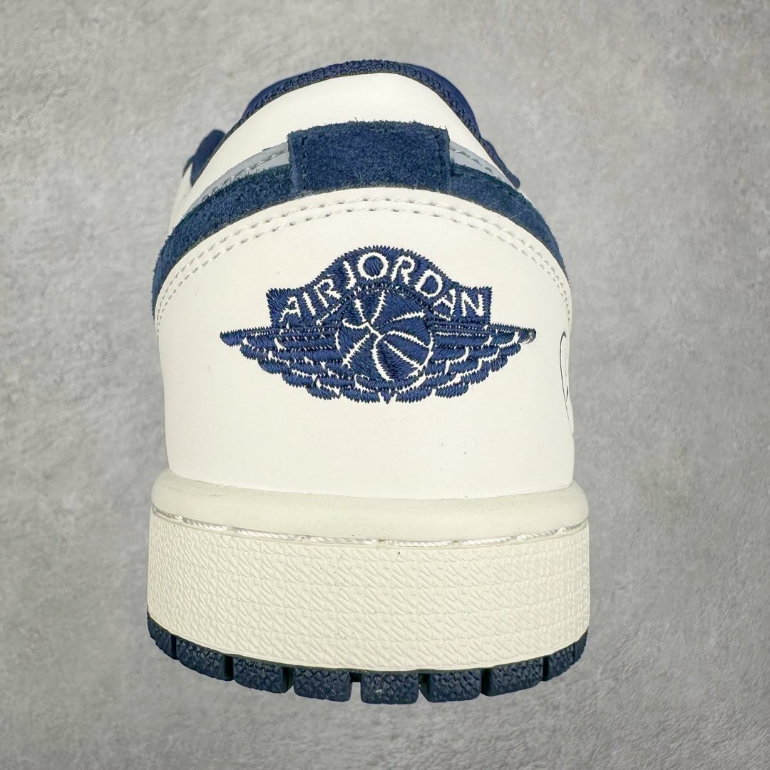 图片[8]-Air Jordan AJ1 Low 低帮定制 DC2024-026 原厂内置气垫魔块 A模大底 头层小牛皮 鞋舌AJ原厂专用牛津布+AJ专用反口珍珠布+原厂无杂质高弹内里海棉+特殊封边弹力鞋带 尺码：36 36.5 37.5 38 38.5 39 40 40.5 41 42 42.5 43 44 44.5 45 46 47.5-选品中心