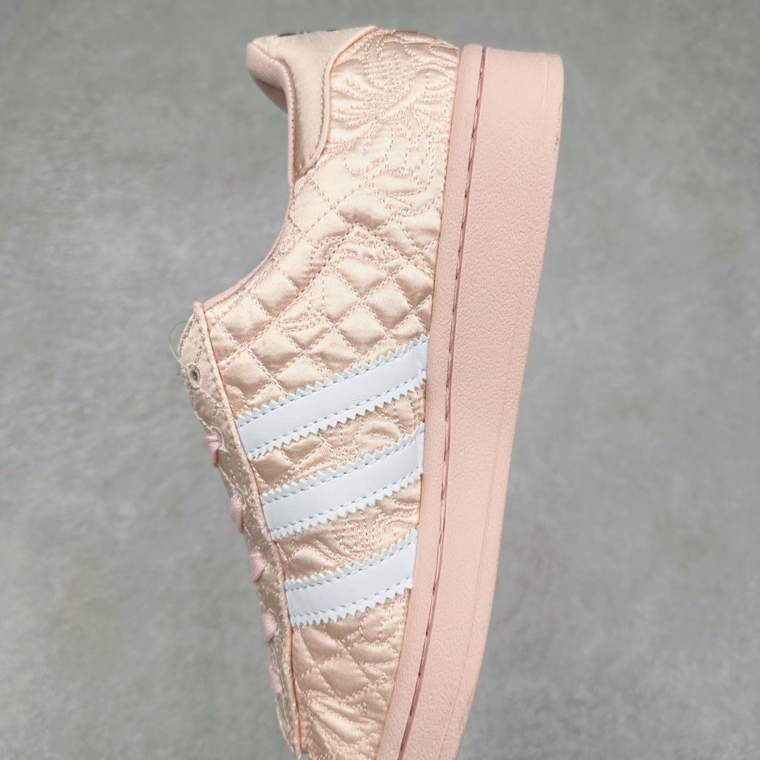 图片[7]-AD Originals Superstar 经典复古贝壳头板鞋 JQ8737 诞生于1969年 是第一双将全皮面鞋 身与橡胶鞋头结合在一起的低帮篮球鞋 Superstar最开始 是作为高帮篮球鞋Pro Model的低帮版本而出现的 但因为其独特和醒目的橡胶鞋头造型而让大家熟知 被大家形象地称为\\\”shelltoe\\\”贝壳头 在70年代的美国职业篮球场上 接近3/4的NBA球员都将这双Superstar作为场上用鞋 80年代之后 经过不断的改良和发展 Superstar逐渐成为横跨时装、音乐、街头文化、休闲和运动等各大领域的时尚潮鞋 尺码：36 36.5 37 38 38.5 39 40 40.5 41 42 42.5 43 44 44.5 45-选品中心