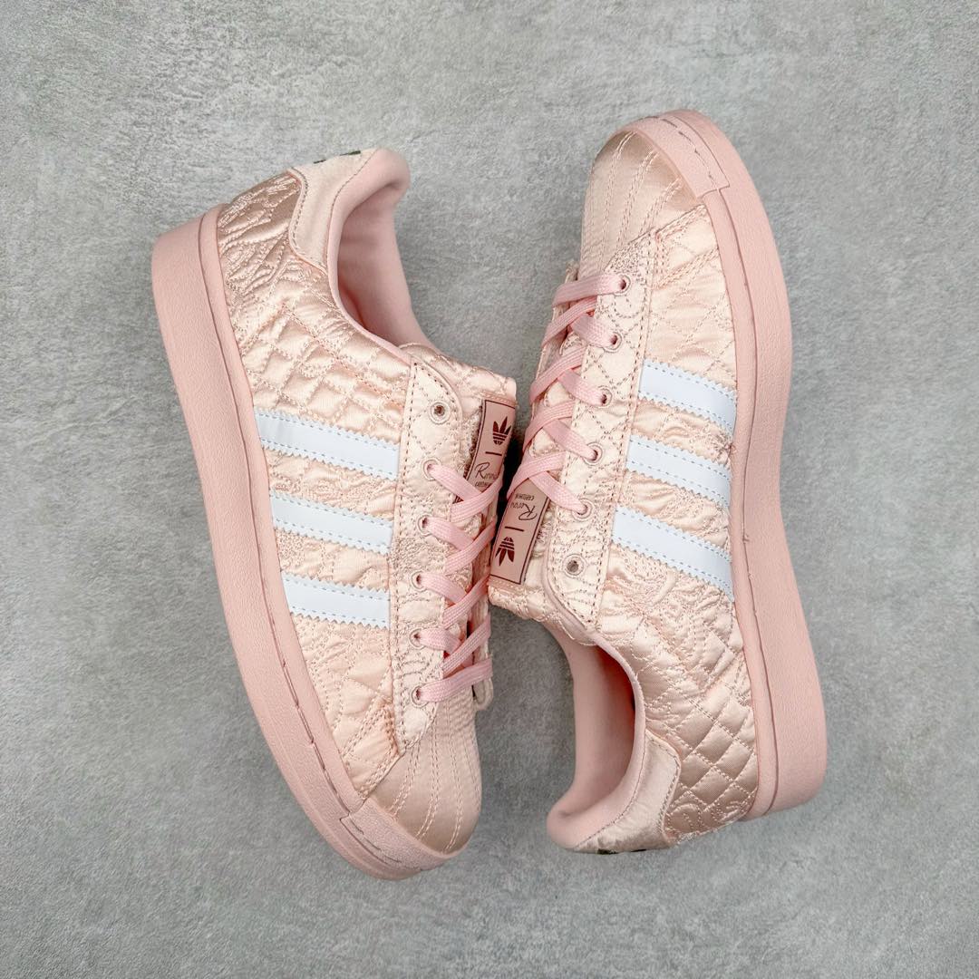 图片[3]-AD Originals Superstar 经典复古贝壳头板鞋 JQ8737 诞生于1969年 是第一双将全皮面鞋 身与橡胶鞋头结合在一起的低帮篮球鞋 Superstar最开始 是作为高帮篮球鞋Pro Model的低帮版本而出现的 但因为其独特和醒目的橡胶鞋头造型而让大家熟知 被大家形象地称为\\\”shelltoe\\\”贝壳头 在70年代的美国职业篮球场上 接近3/4的NBA球员都将这双Superstar作为场上用鞋 80年代之后 经过不断的改良和发展 Superstar逐渐成为横跨时装、音乐、街头文化、休闲和运动等各大领域的时尚潮鞋 尺码：36 36.5 37 38 38.5 39 40 40.5 41 42 42.5 43 44 44.5 45-选品中心