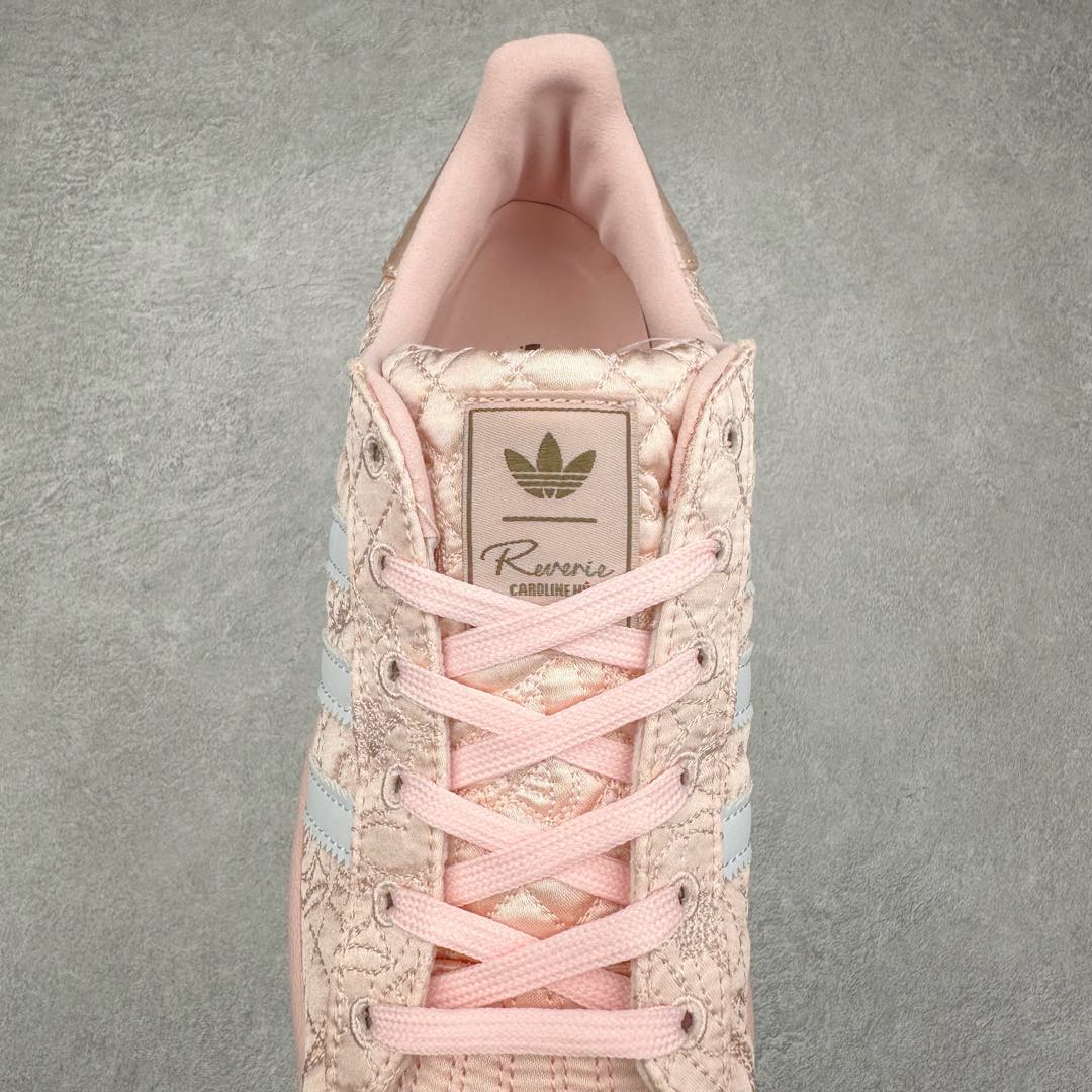 图片[5]-AD Originals Superstar 经典复古贝壳头板鞋 JQ8737 诞生于1969年 是第一双将全皮面鞋 身与橡胶鞋头结合在一起的低帮篮球鞋 Superstar最开始 是作为高帮篮球鞋Pro Model的低帮版本而出现的 但因为其独特和醒目的橡胶鞋头造型而让大家熟知 被大家形象地称为\\\”shelltoe\\\”贝壳头 在70年代的美国职业篮球场上 接近3/4的NBA球员都将这双Superstar作为场上用鞋 80年代之后 经过不断的改良和发展 Superstar逐渐成为横跨时装、音乐、街头文化、休闲和运动等各大领域的时尚潮鞋 尺码：36 36.5 37 38 38.5 39 40 40.5 41 42 42.5 43 44 44.5 45-选品中心