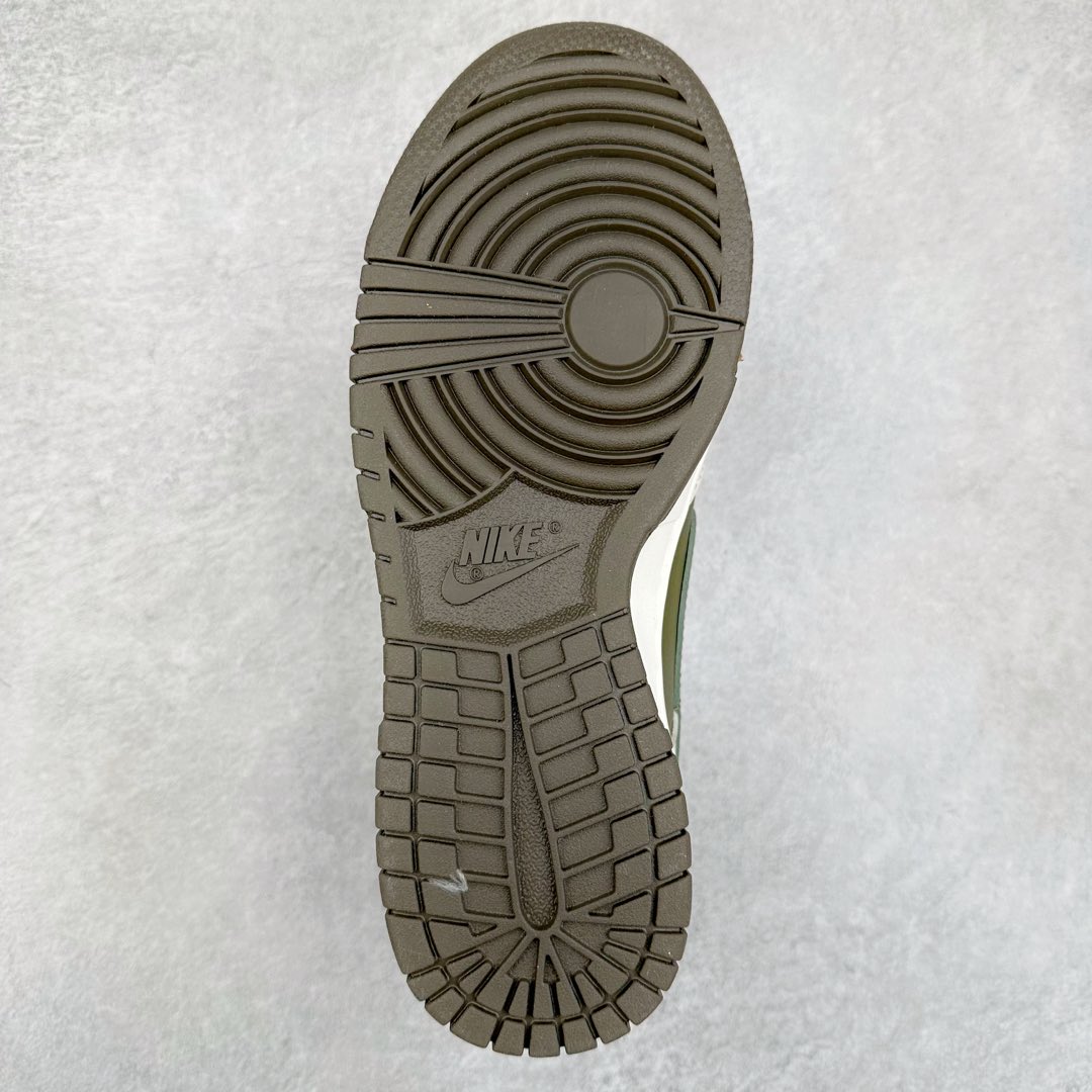图片[9]-＃K1 NK Dunk Low 蛇年限定 米白绿 HV5980-231 全新支线性价比拉满 迎合行情定价 正确头层皮料 细节均购入原鞋校对开发 全套原纸板楦头加持 细节品控鞋型稳定 独家私模官方最新原厂磨具打造大底 鞋头坡度极致还原 原盒原配 玻璃冲刀 超高清洁度 全鞋零毛边皮料切割 正确中底布背胶中底布拉帮走线 尺码：36 36.5 37.5 38 38.5 39 40 40.5 41 42 42.5 43 44 44.5 45 46-选品中心